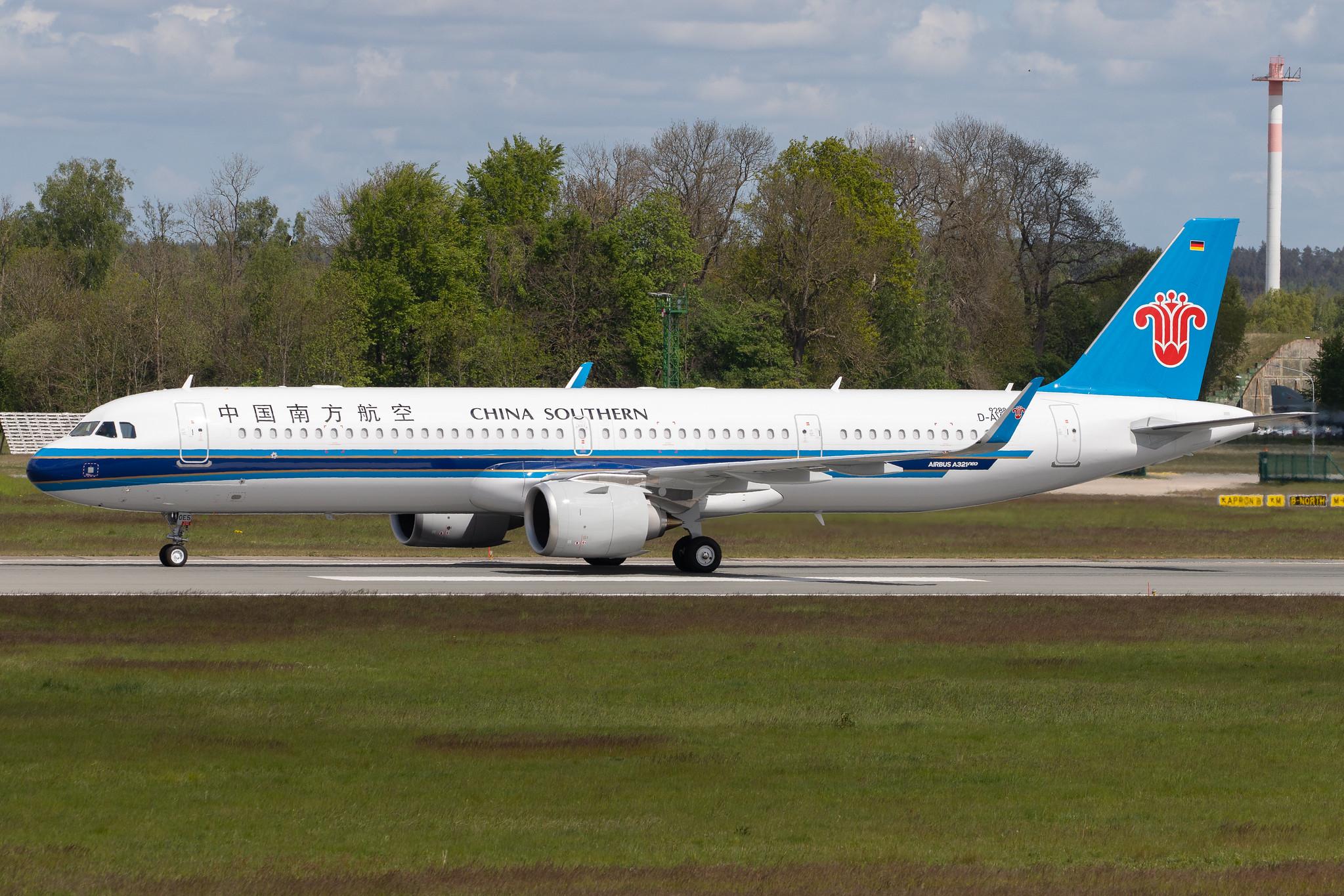 Flughafen Rostock-Laage: China Southern Airlines (CZ/ CSN) |  Airbus A321-253NX A21N | D-AVXW | MSN 9288