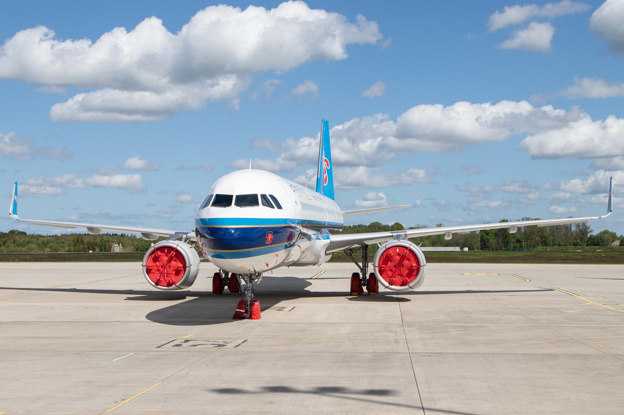 Flughafen Rostock-Laage: China Southern Airlines  (CZ / CSN) | Airbus A321-253NX A21N | D-AVXS | MSN 9325