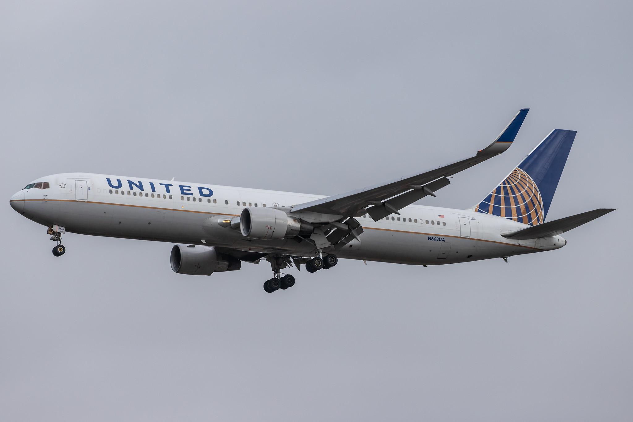 London Heathrow Airport: United Airlines (UA / UAL) |  Boeing 767-322(ER) B763 | N668UA | MSN 30024