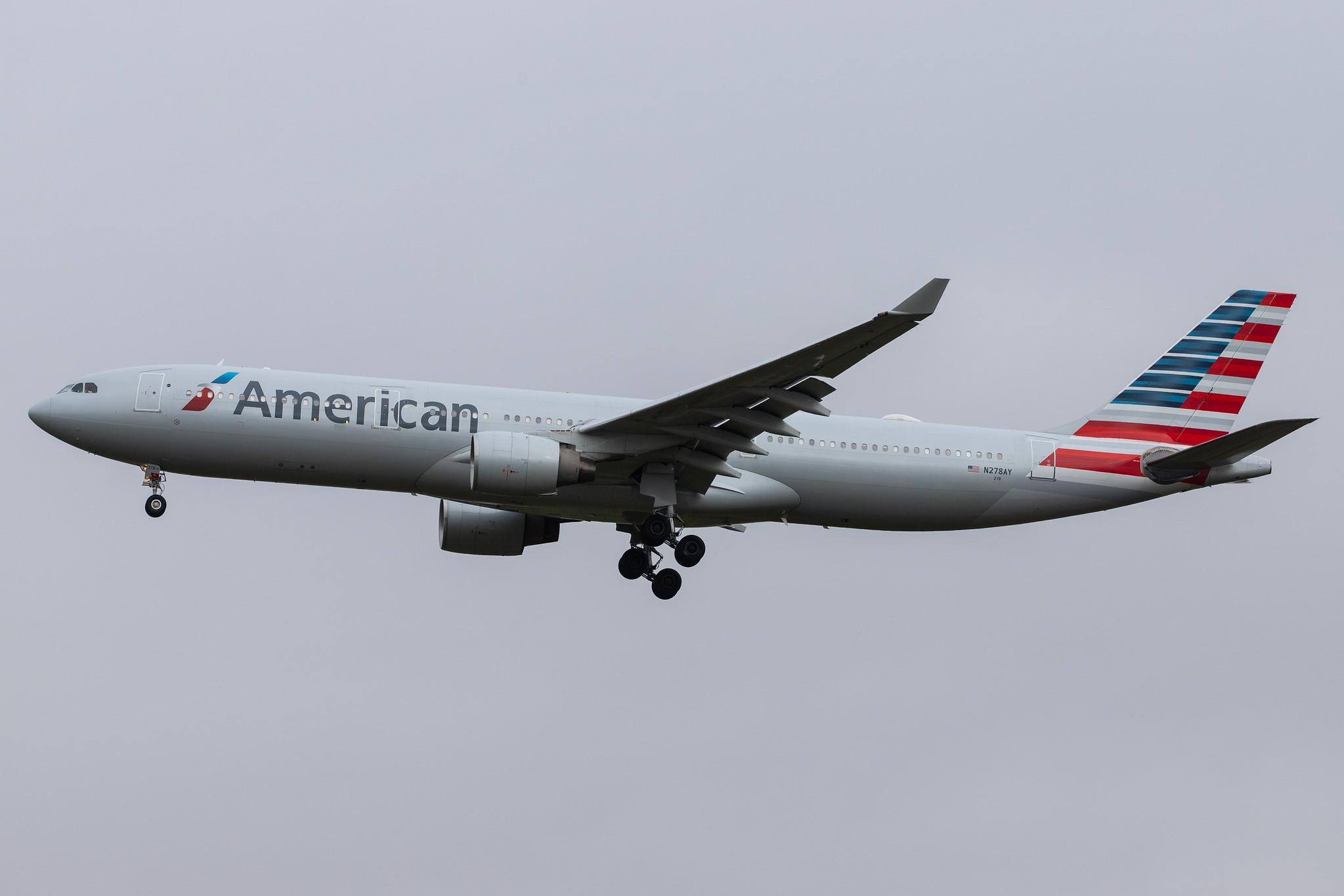 London Heathrow Airport: American Airlines (AA / AAL) |  Airbus A330-323 A333 | N278AY | MSN 0388