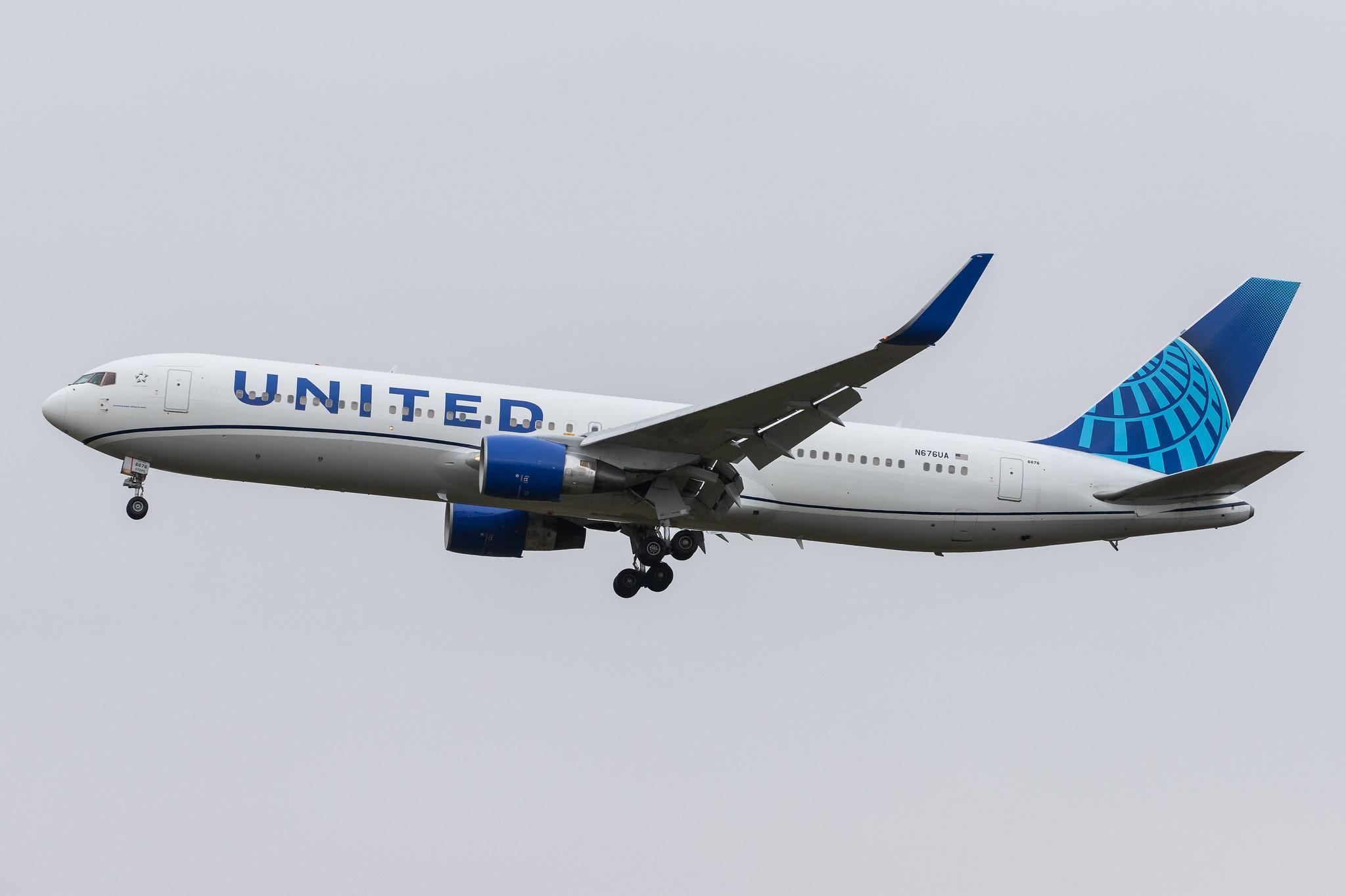 London Heathrow Airport: United Airlines (UA / UAL) |  Boeing 767-322(ER) B763 | N676UA | MSN 30028