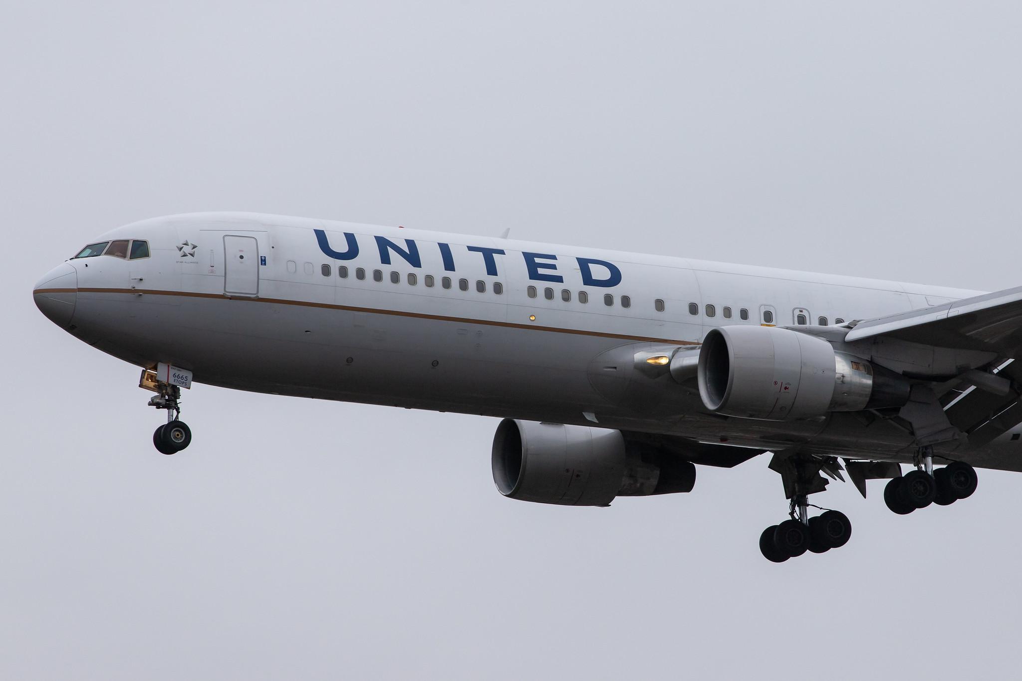 London Heathrow Airport: United Airlines (UA / UAL) |  Boeing 767-322(ER) B763 | N665UA | MSN 29237