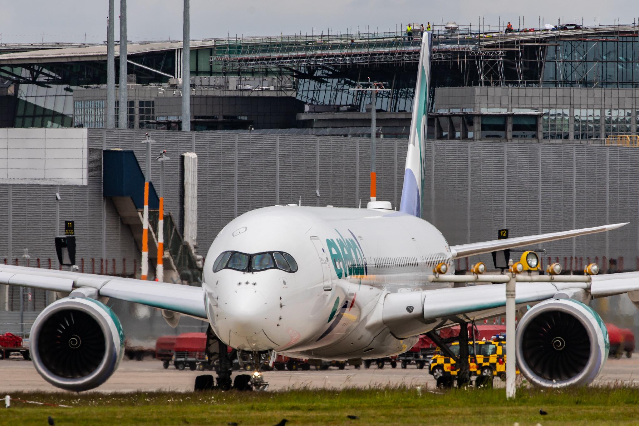 Hamburg Airport: Evelop Airlines (E9 / EVE) |  Airbus A350-941 A359 | EC-NBO | MSN 293