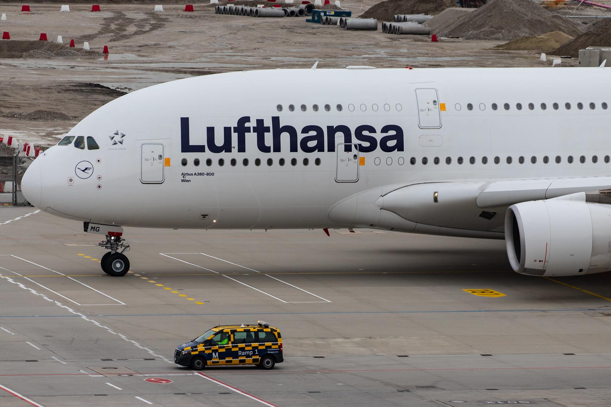 Munich Airport: Lufthansa (LH / DLH) |  Airbus A380-841 A388 | D-AIMG | MSN 069