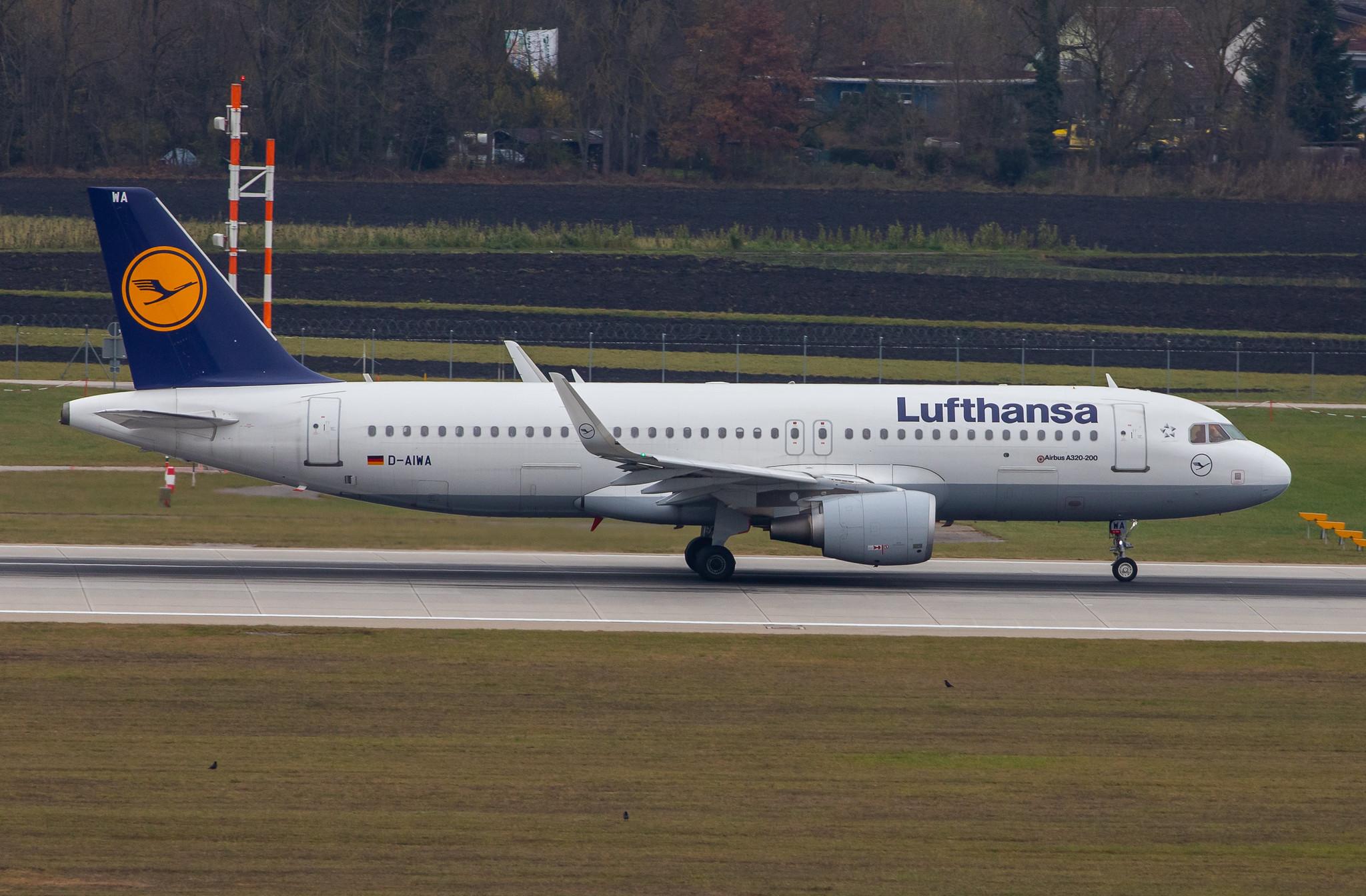 Munich Airport: Lufthansa (LH / DLH) |  Airbus A320-214 A320 | D-AIWA | MSN 7681