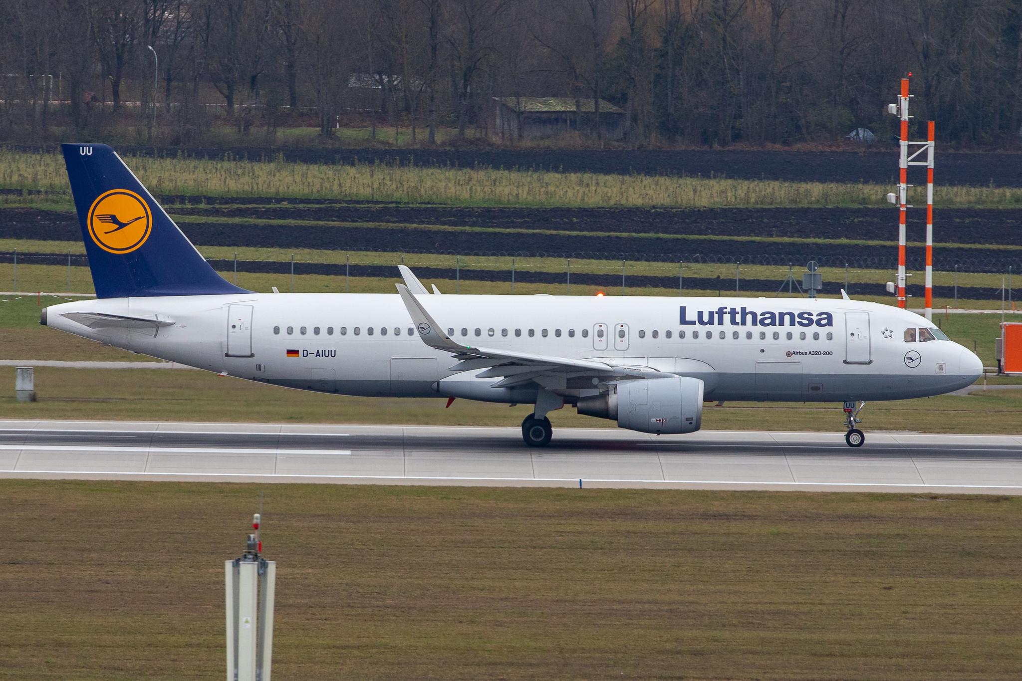 Munich Airport: Lufthansa (LH / DLH) |  Airbus A320-214 A320 | D-AIUU | MSN 7158