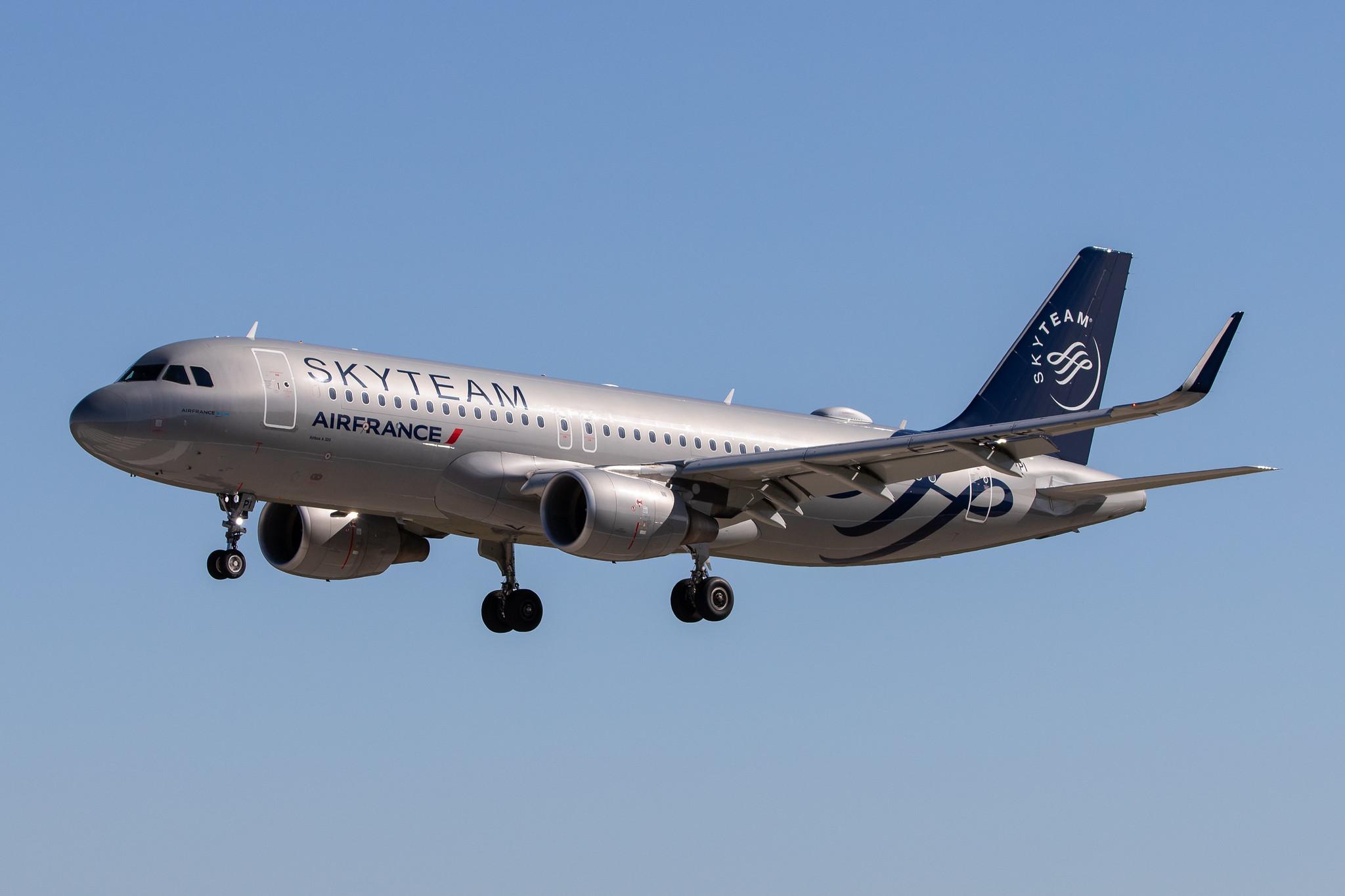 Hamburg Airport: Air France (AF / AFR) |  Livery: Skyteam Livery |  Airbus A320-214 A320 | F-HEPI | MSN 7713