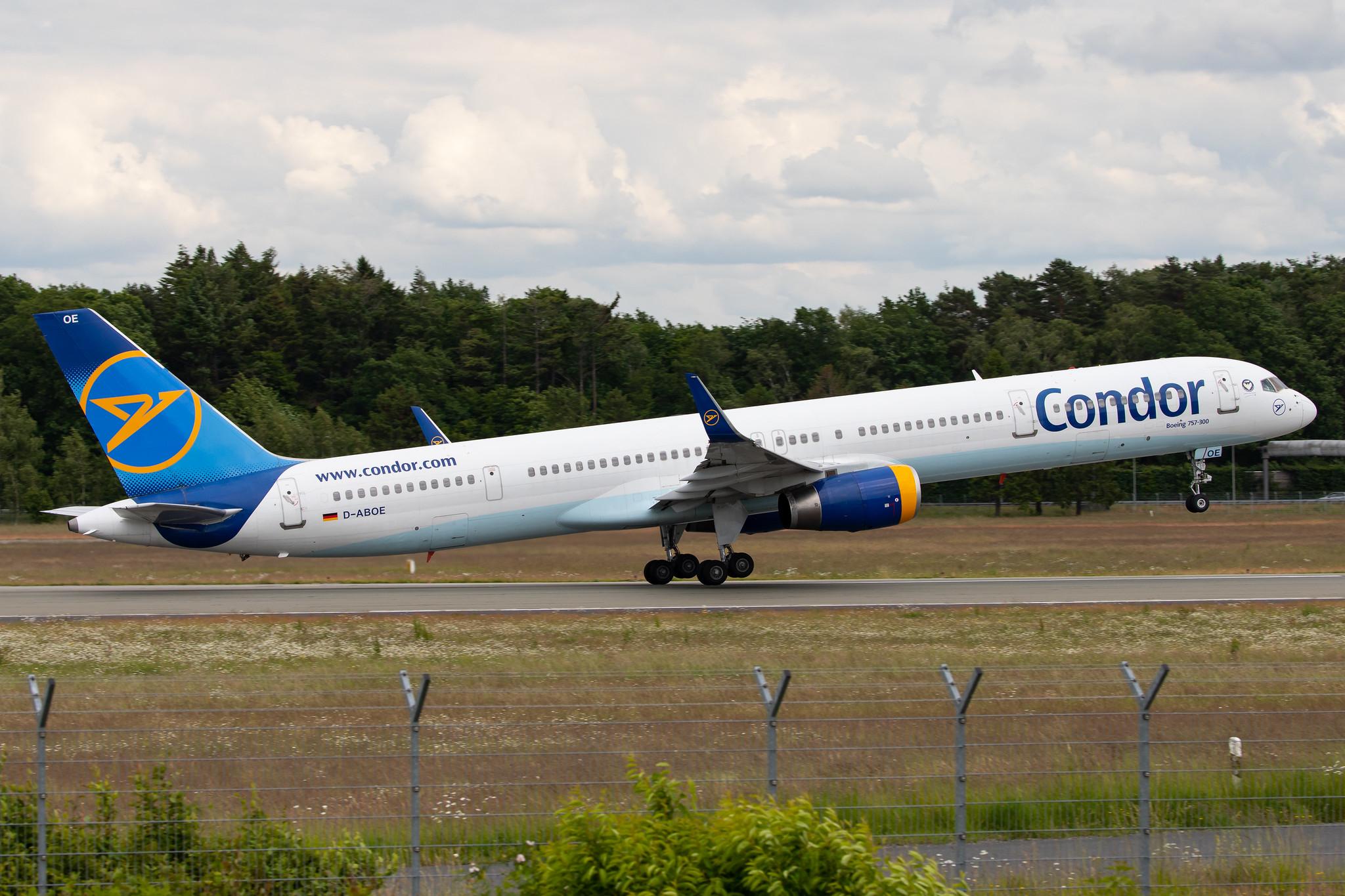 Hamburg Airport: Condor (DE / CFG) |  Boeing 757-330 B753 | D-ABOE | MSN 29012
