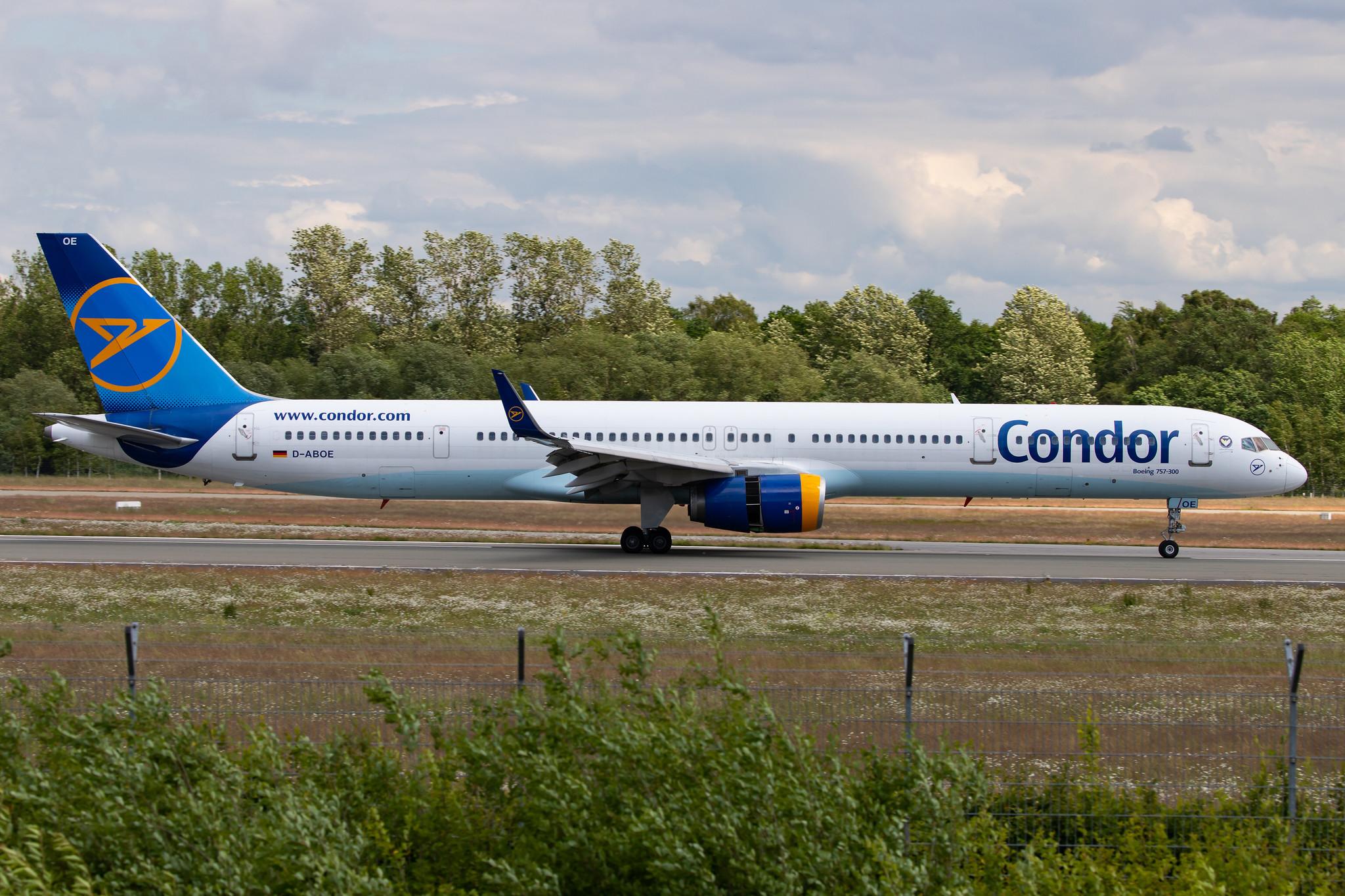 Hamburg Airport: Condor (DE / CFG) |  Boeing 757-330 B753 | D-ABOE | MSN 29012