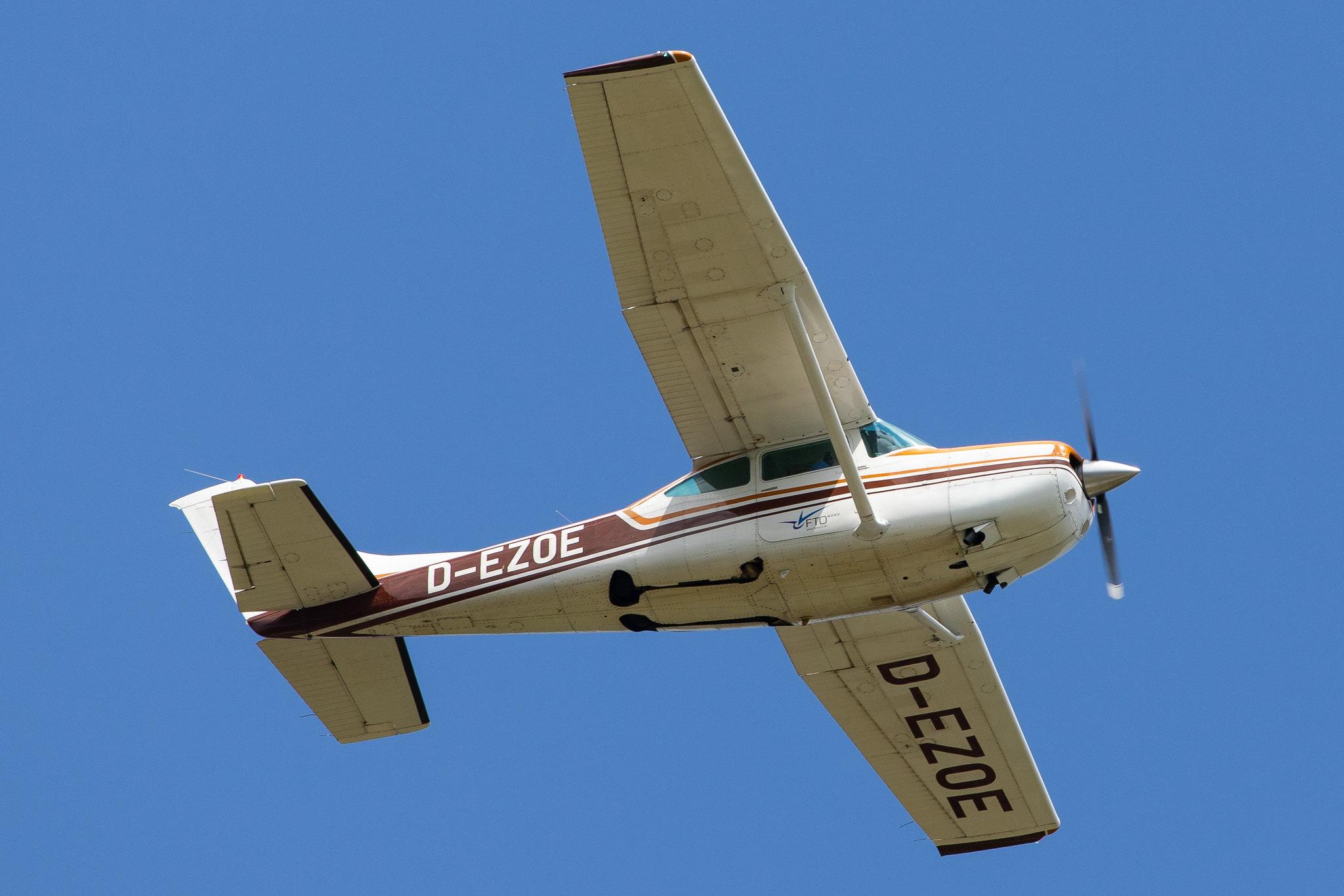 Hamburg Airport: Private owner |  Cessna R182 Skylane RG C182 | D-EZOE | MSN R18200540