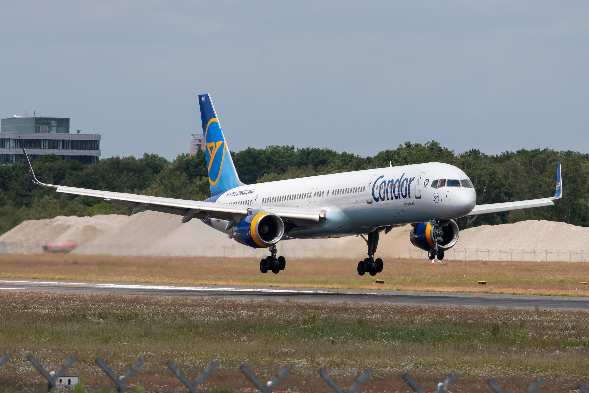 Hamburg Airport: Condor (DE / CFG) |  Boeing 757-330 B753 | D-ABOE | MSN 29012