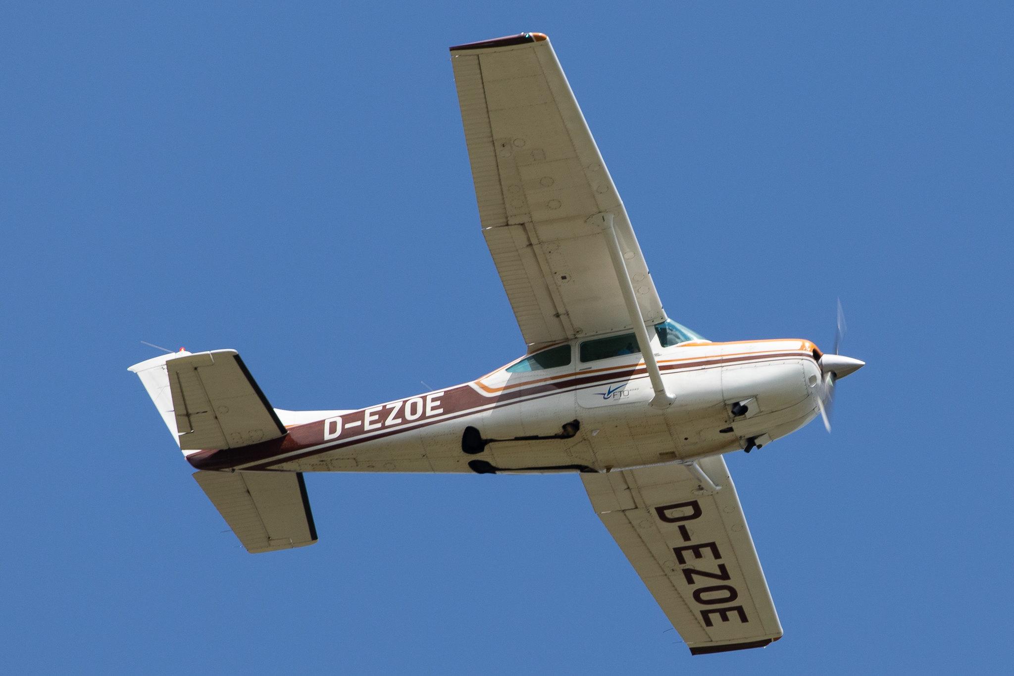 Hamburg Airport: Private owner |  Cessna R182 Skylane RG C182 | D-EZOE | MSN R18200540