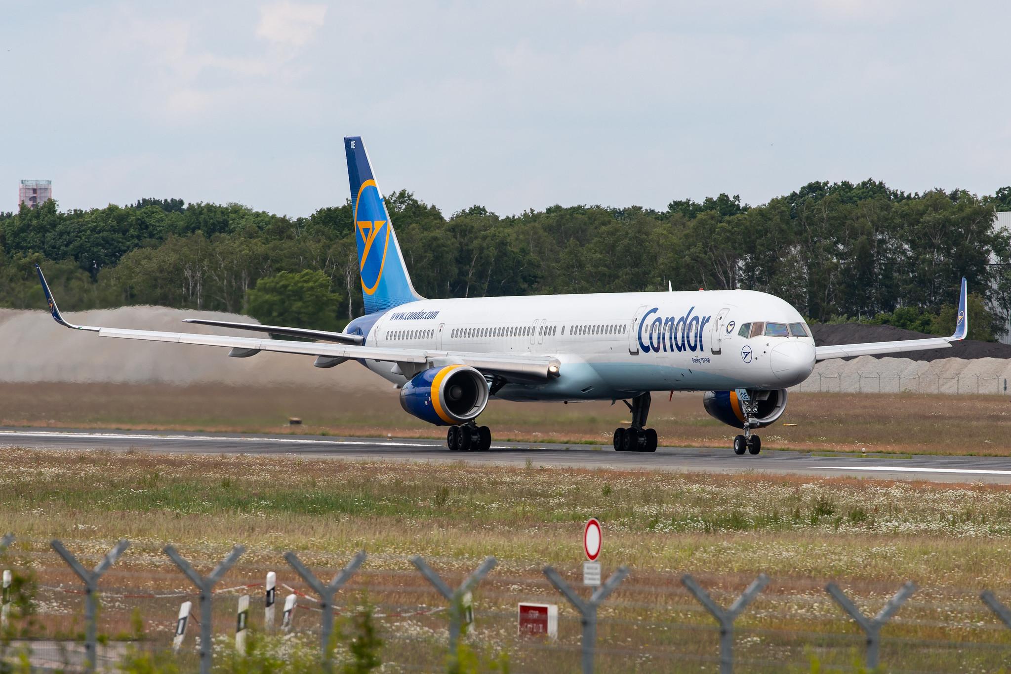 Hamburg Airport: Condor (DE / CFG) |  Boeing 757-330 B753 | D-ABOE | MSN 29012