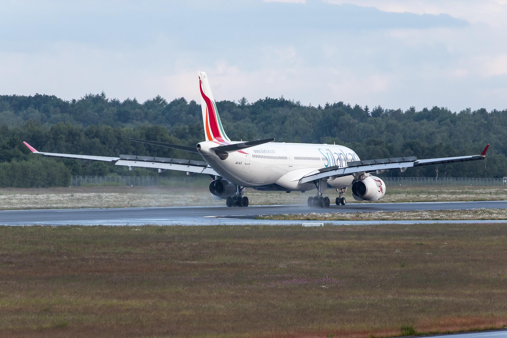 Hamburg Airport: SriLankan Airlines (UL / ALK) |  Airbus A330-343 A333 | 4R-ALO | MSN 1650