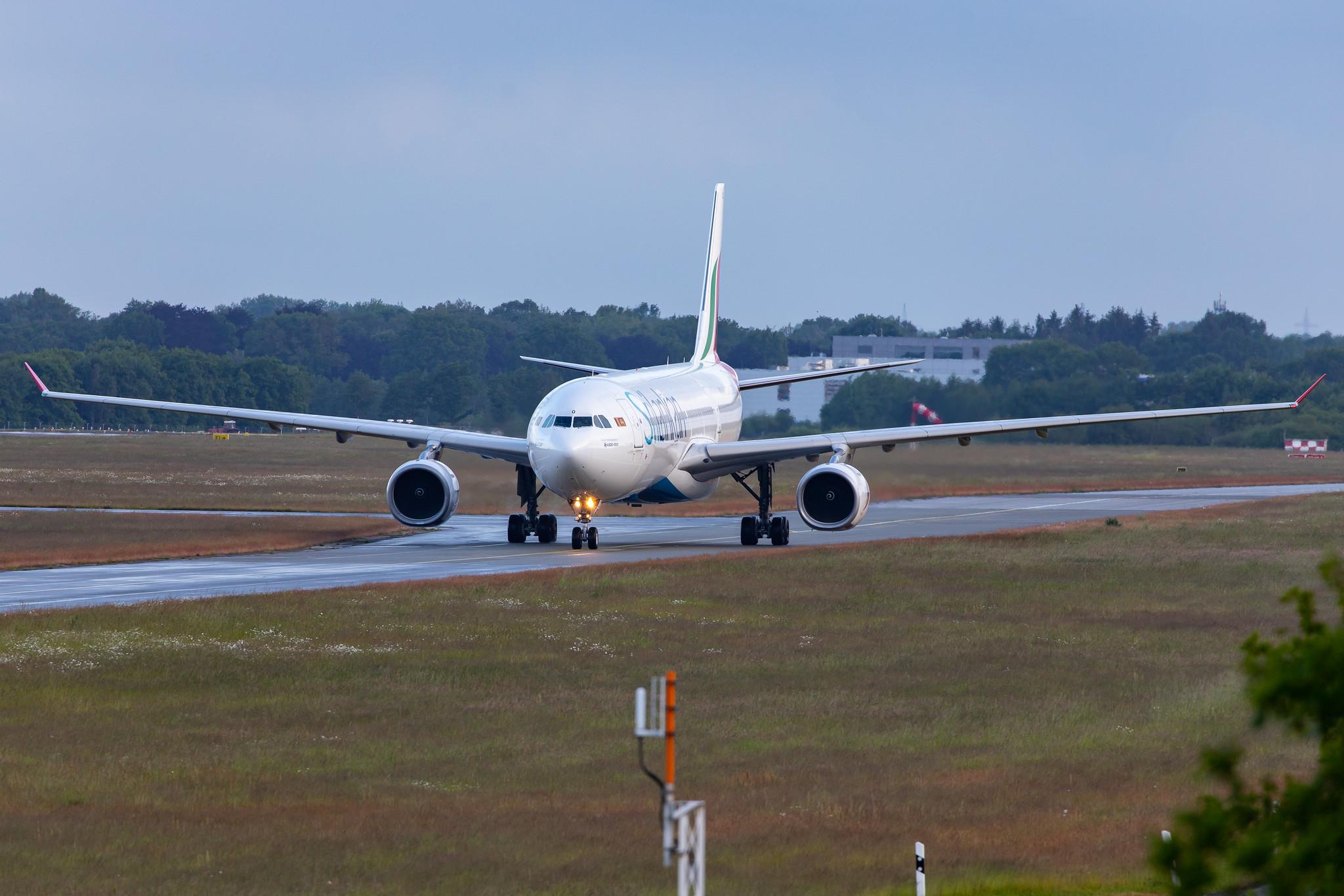 Hamburg Airport: SriLankan Airlines (UL / ALK) |  Airbus A330-343 A333 | 4R-ALO | MSN 1650