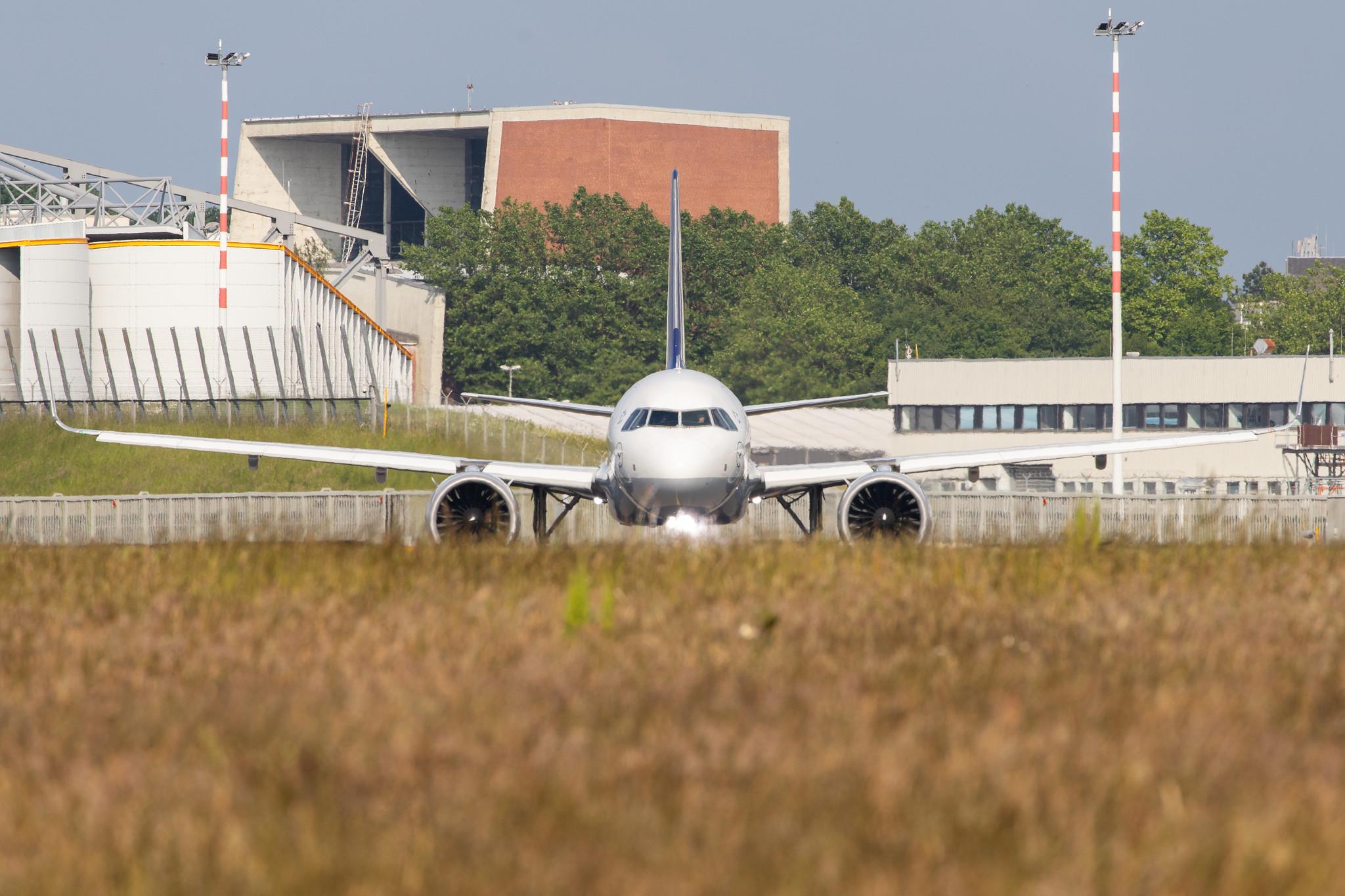Hamburg Airport: Lufthansa (LH / DLH) |  Airbus A320-271N A20N | D-AINE | MSN 7103