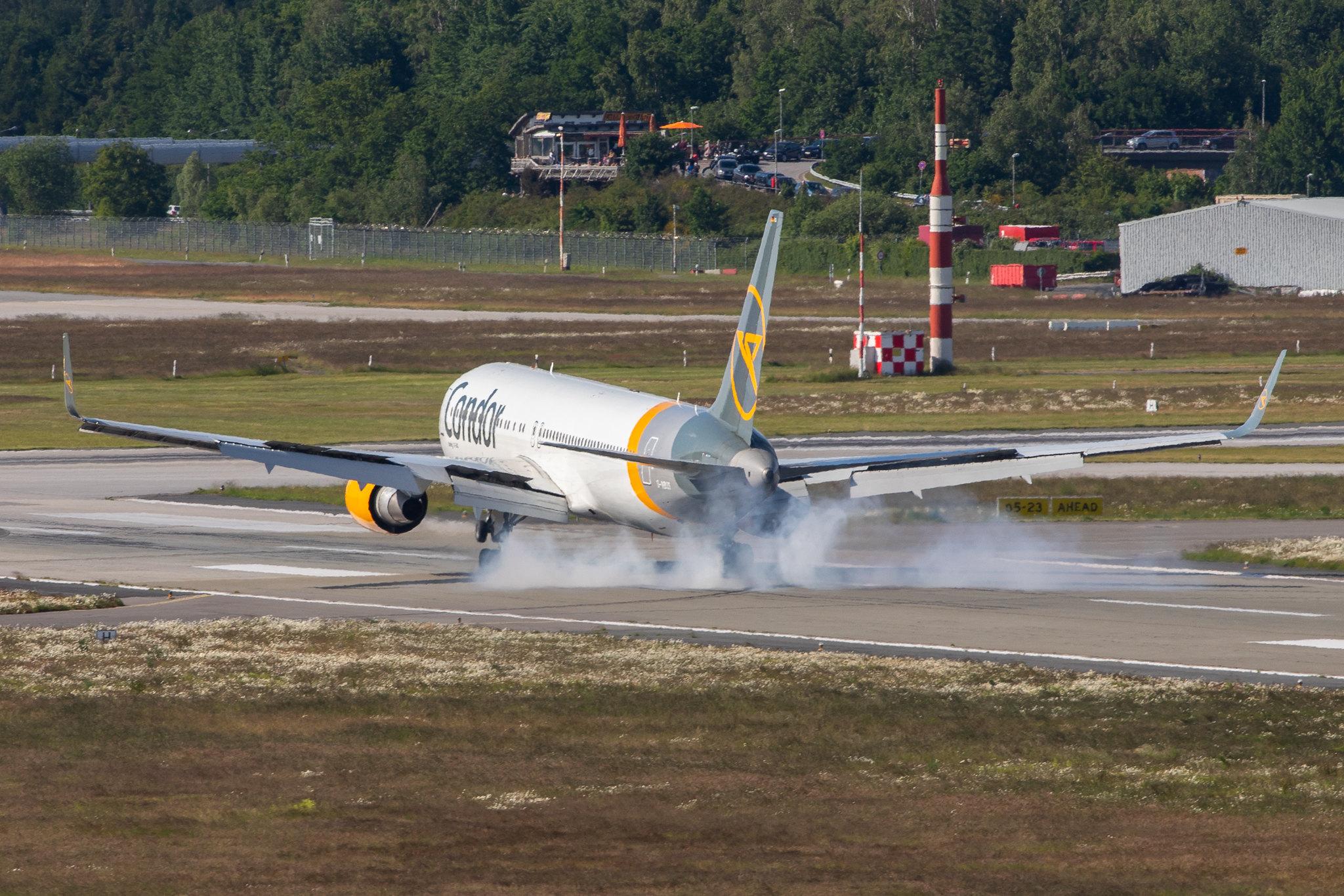Hamburg Airport: Condor (DE / CFG) |  Boeing 767-38E(ER) B763 | D-ABUS | MSN 30840