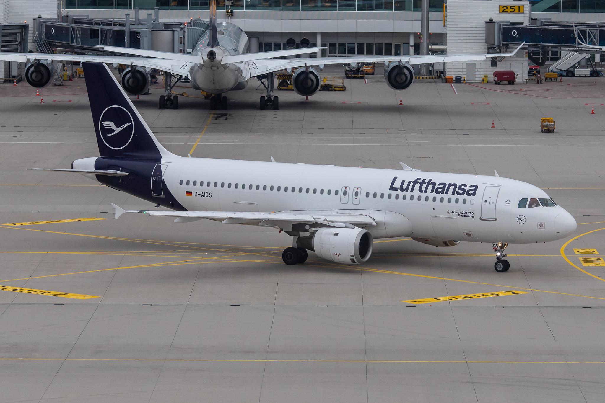 Munich Airport: Lufthansa (LH / DLH) |  Airbus A320-211 A320 | D-AIQS | MSN 0401