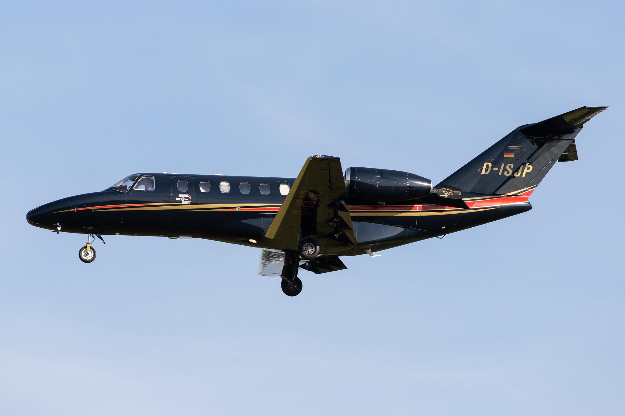 Hamburg Airport: OHL Air Charterflug |  Cessna 525A CitationJet CJ2 C25A | D-ISJP | MSN 525A-0030