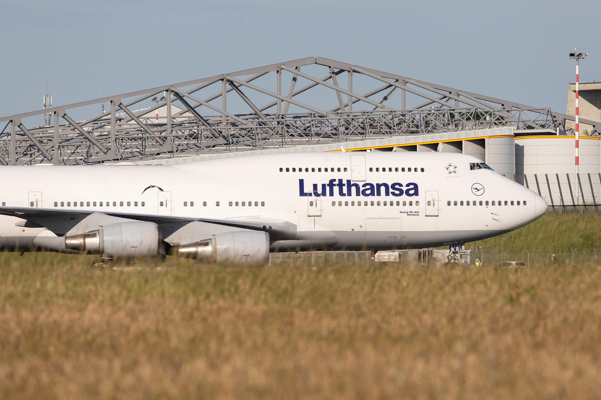 Hamburg Airport: Lufthansa (LH / DLH) |  Boeing 747-430 B744 | D-ABVW | MSN 29493