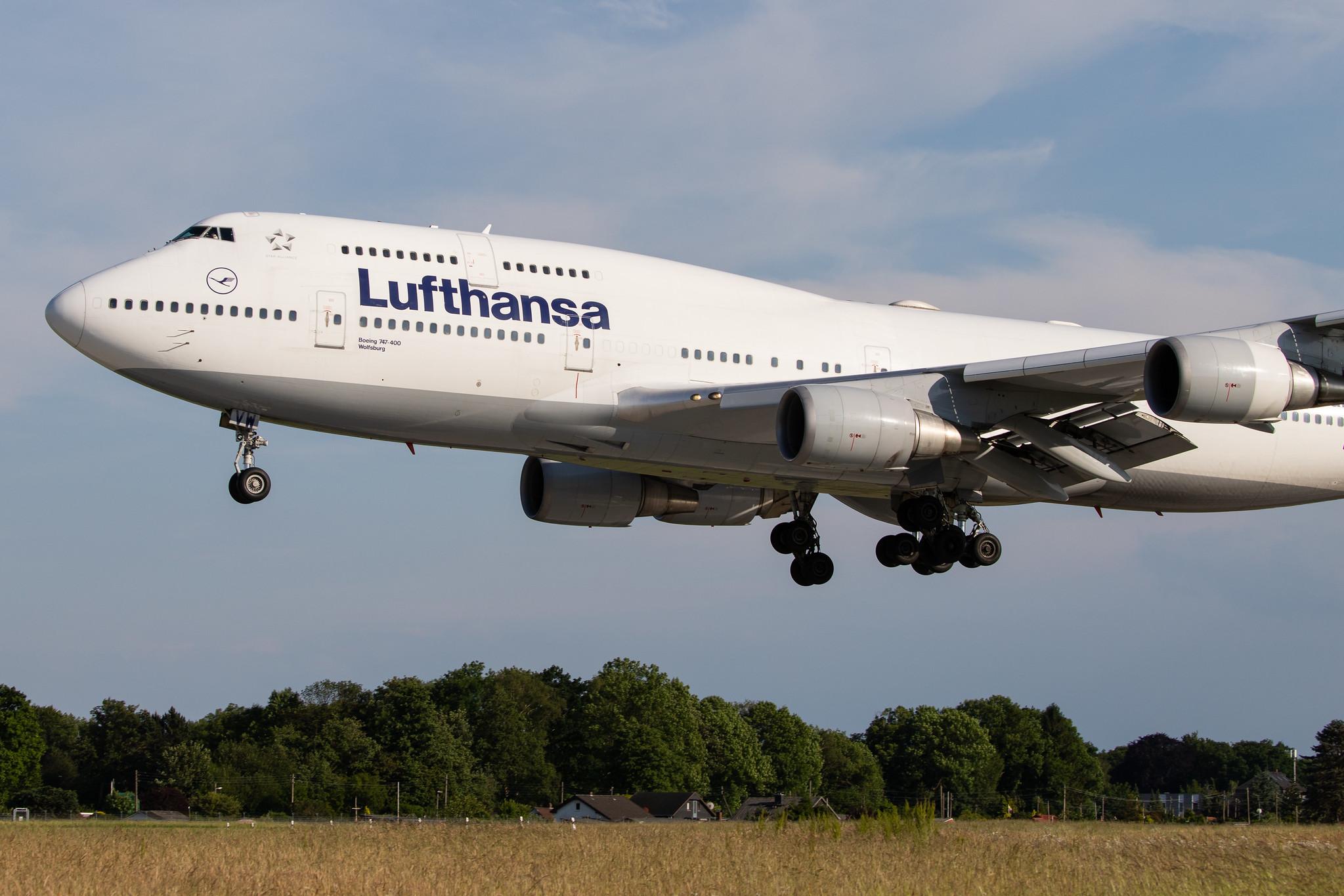 Hamburg Airport: Lufthansa (LH / DLH) |  Boeing 747-430 B744 | D-ABVW | MSN 29493