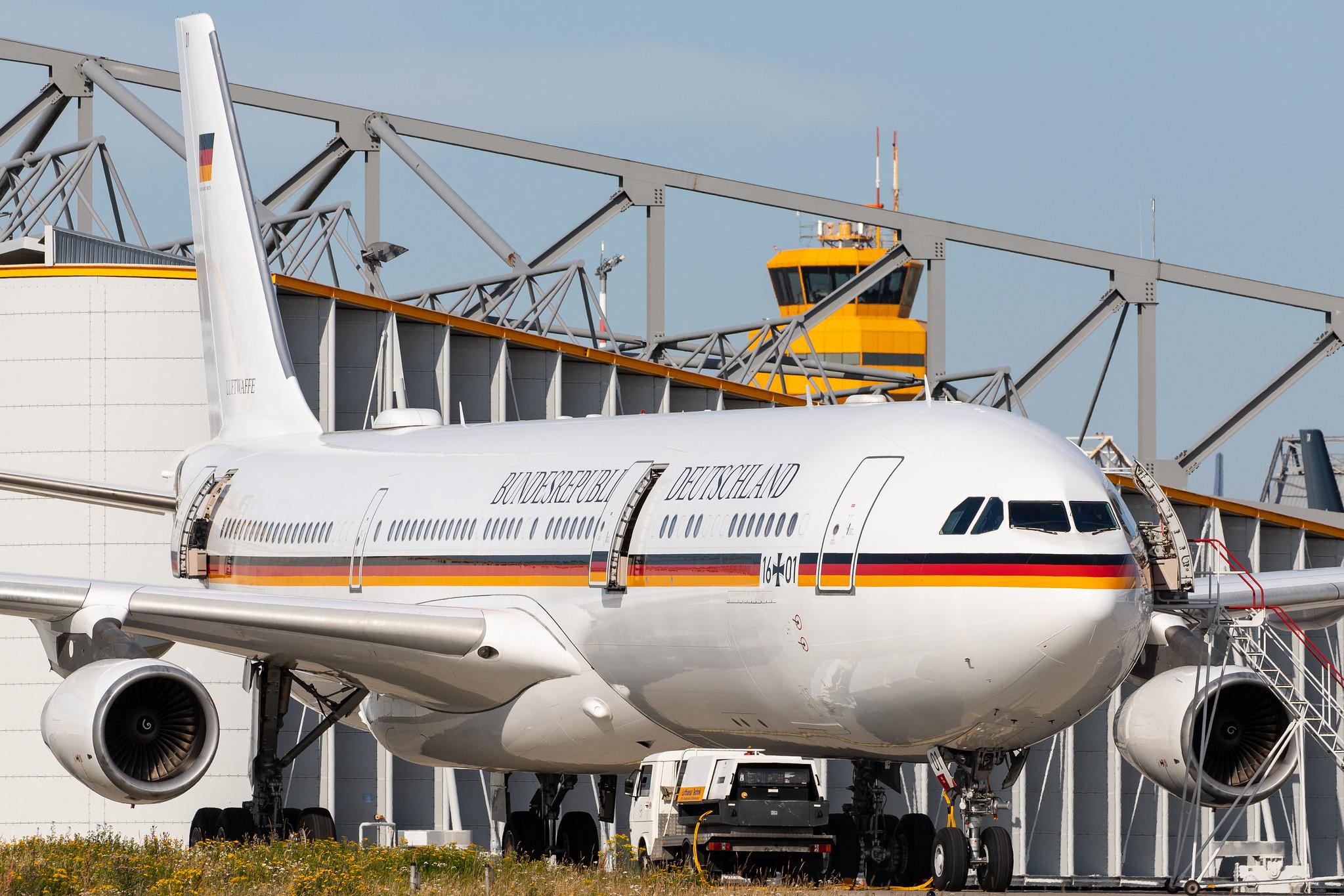 Hamburg Airport: German Air Force (/ GAF) |   Airbus A340-313 A343 | 16+01 | MSN 274