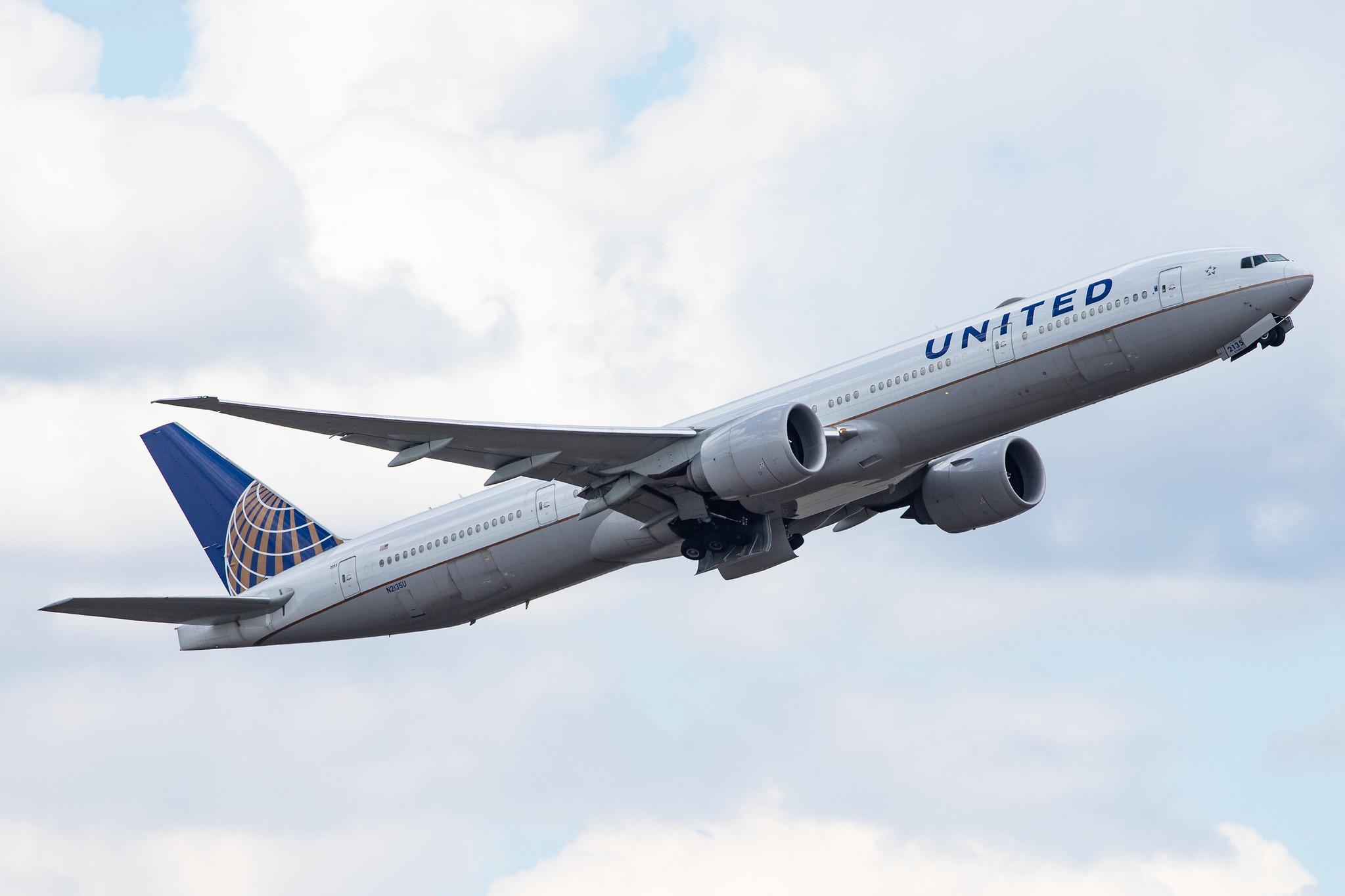 Frankfurt Airport: United Airlines (UA / UAL) |  Boeing 777-322(ER) B77W | N2135U | MSN 62646