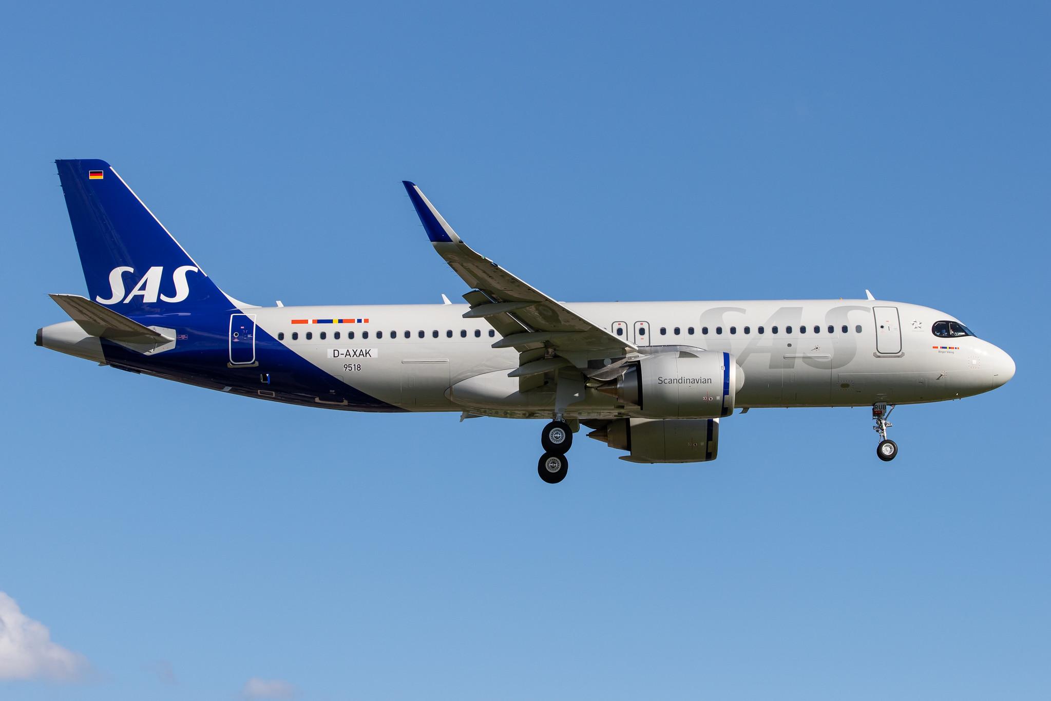 Hamburg Airport: SAS Scandinavian Airlines (SK / SAS) |  Airbus A320-251N A20N | D-AXAK | MSN 9518 (SE-RUB)