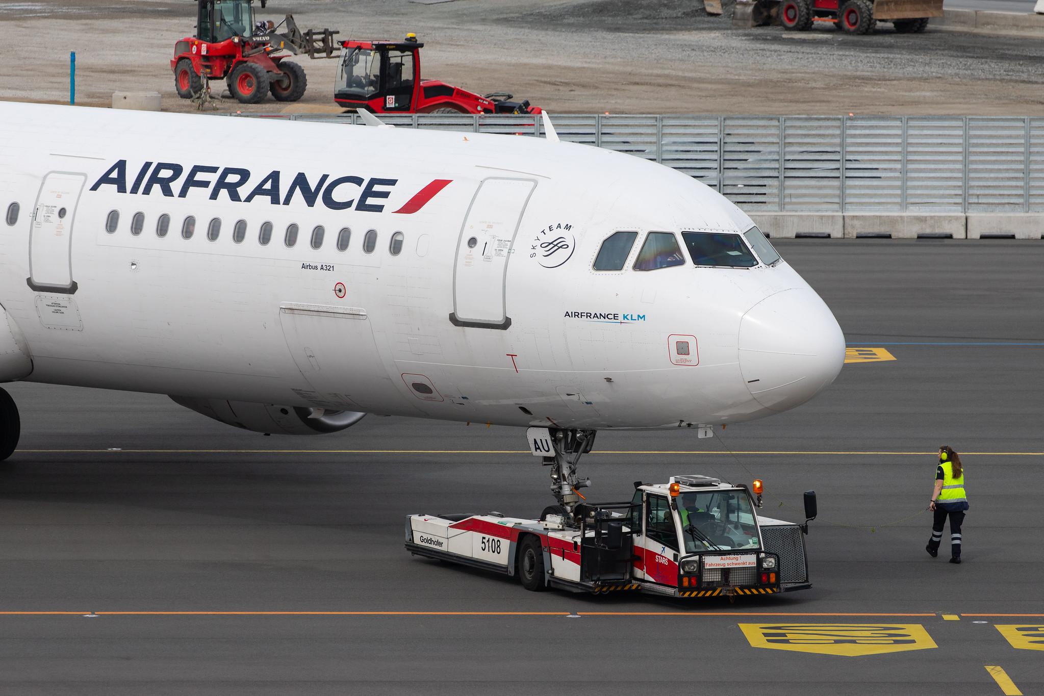 Hamburg Airport: Air France (AF / AFR) |  Airbus A321-212 A321 | F-GTAU | MSN 3814