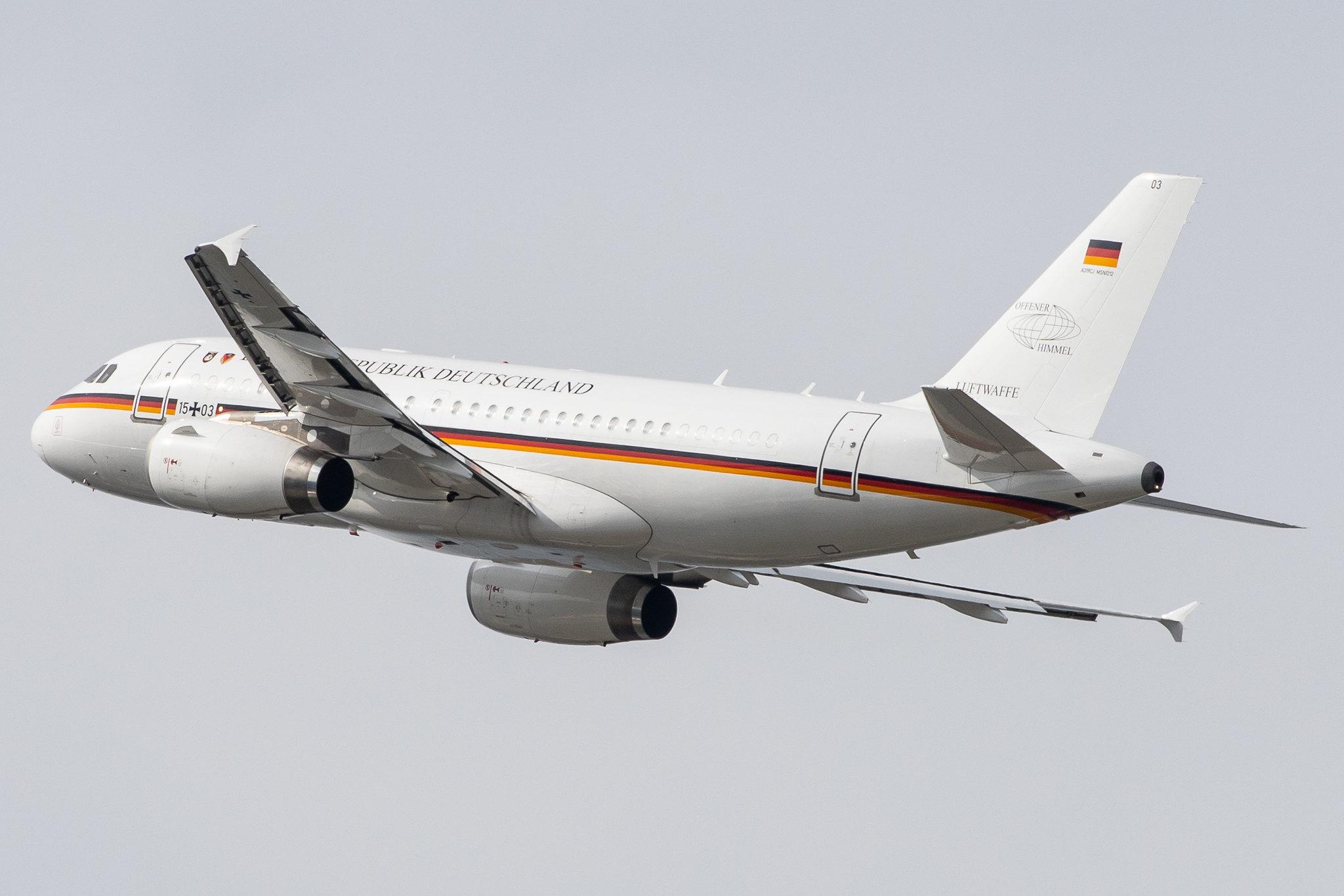 Hamburg Airport: German Air Force (/ GAF) |  Airbus A319-133(CJ) A319 | 15+03 | MSN 1212