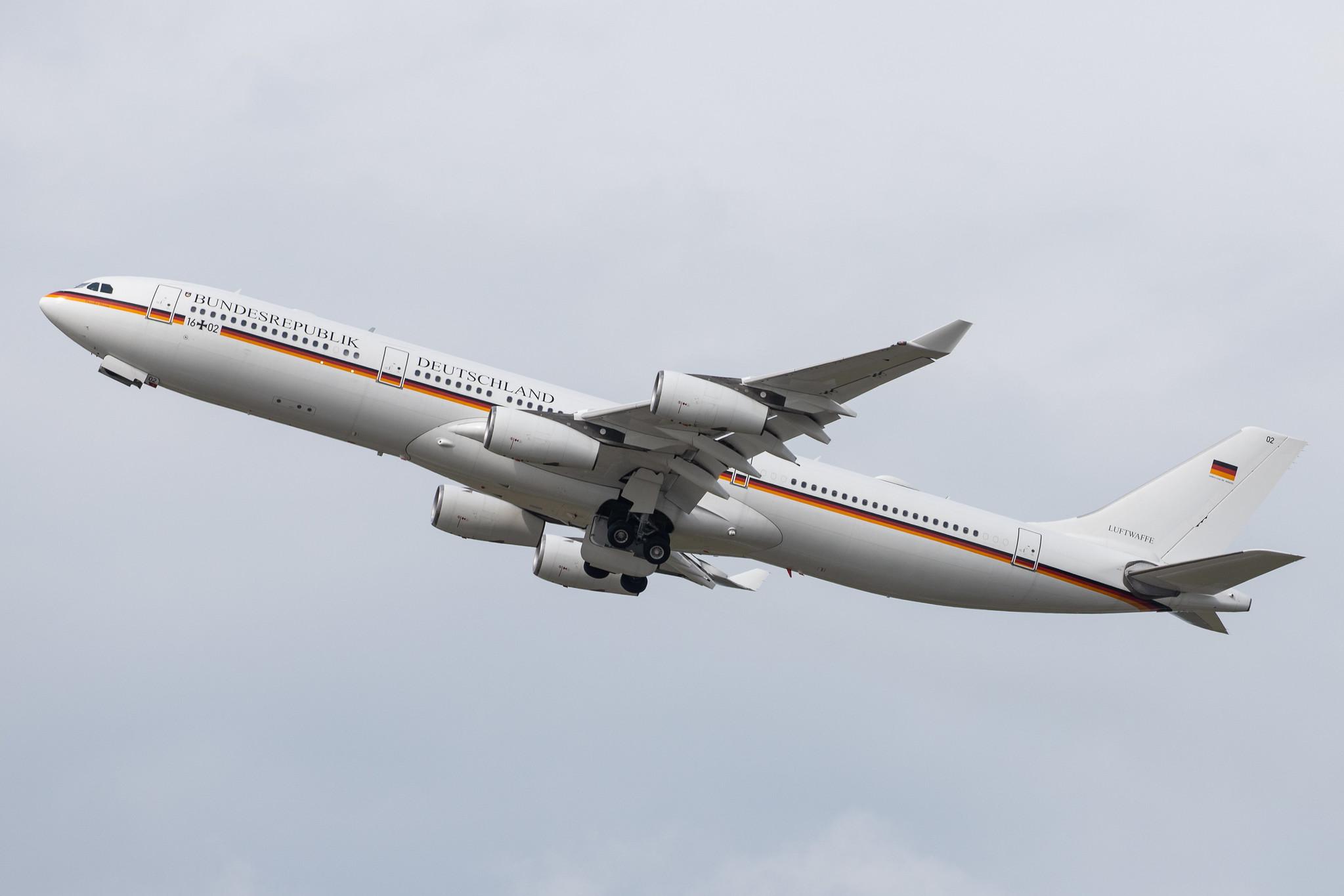 Hamburg Airport: German Air Force (/ GAF) | Airbus A340-313 A343 | 16+02 | MSN 355