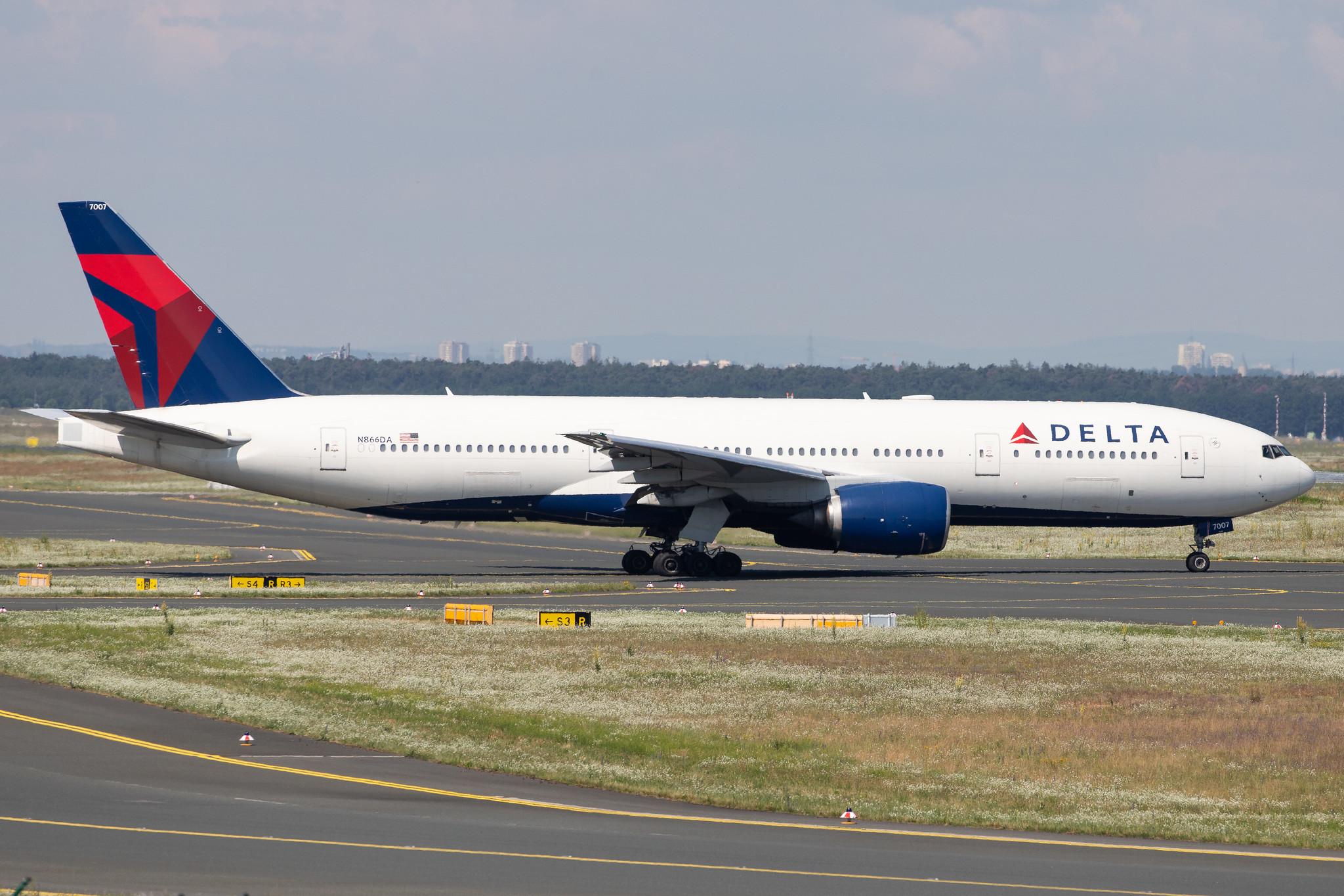 Frankfurt Airport: Delta Air Lines (DL / DAL) |  Boeing 777-232(ER) B772 | N866DA | MSN 29738