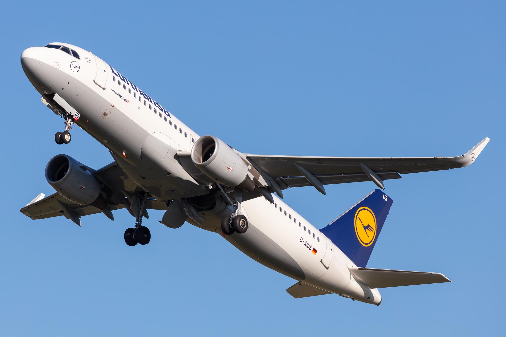 Hamburg Airport: Lufthansa (LH / DLH) |  Airbus A320-214 A320 | D-AIUS | MSN 7024