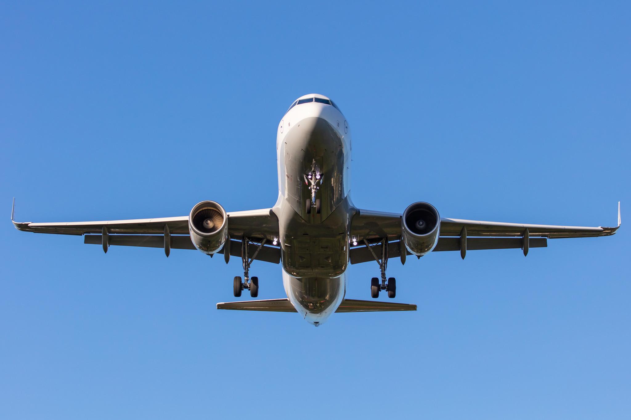 Hamburg Airport: Lufthansa (LH / DLH) |  Airbus A320-214 A320 | D-AIUR | MSN 6985