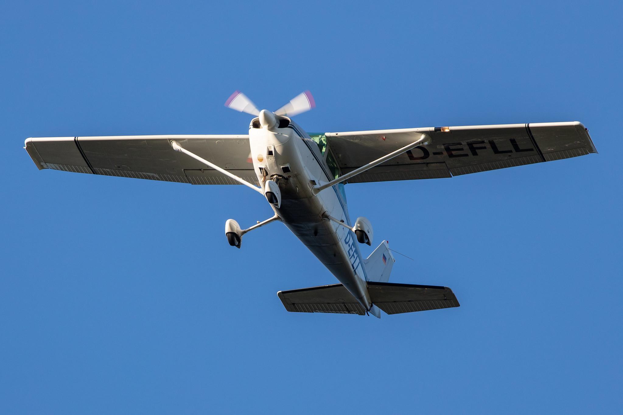 Hamburg Airport: Private owner |  Cessna 172P Skyhawk C172 | D-EFLL | MSN 172-75489