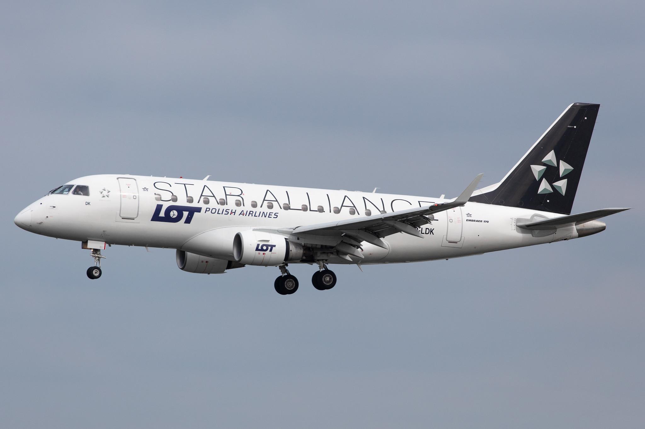 Hamburg Airport: LOT (LO / LOT) |  Livery: Star Alliance Livery |  Embraer E170STD E170 | SP-LDK | MSN 17000074