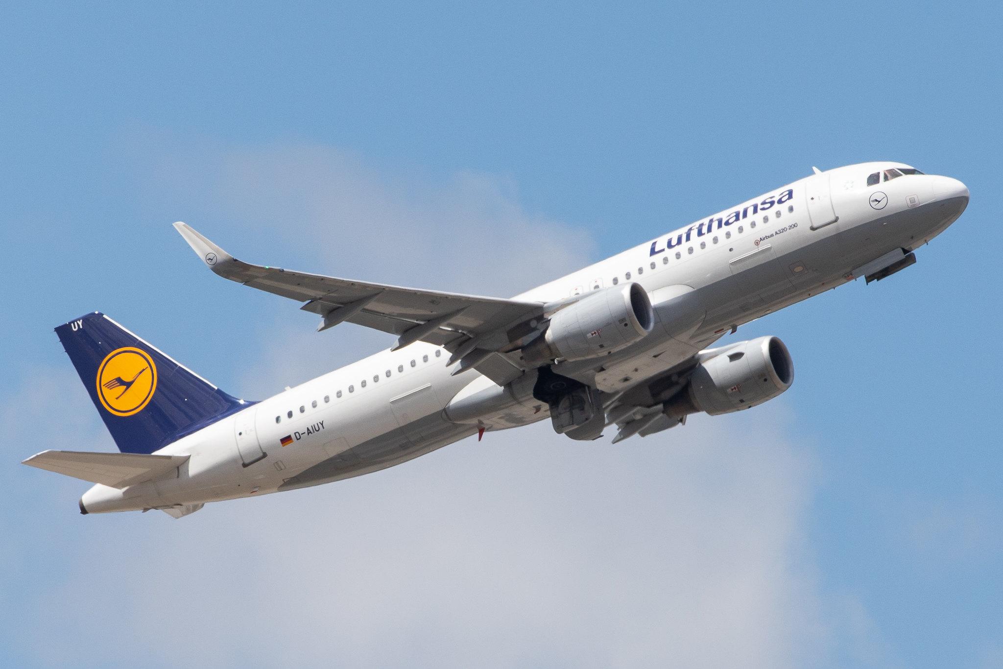 Frankfurt Airport: Lufthansa (LH / DLH) |  Airbus A320-214 A320 | D-AIUY | MSN 7355
