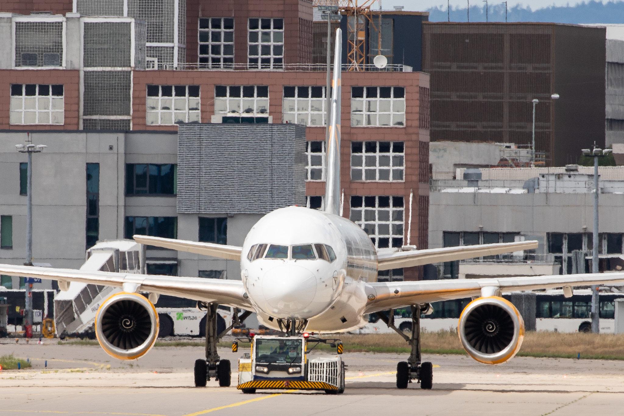 Frankfurt Airport: Condor (DE / CFG) |  Boeing 757-330 B753 | D-ABOC | MSN 29015