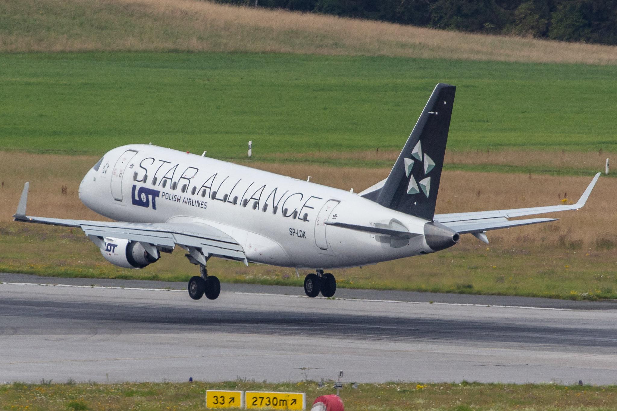 Hamburg Airport: LOT (LO / LOT) |  Livery: Star Alliance Livery |  Embraer E170STD E170 | SP-LDK | MSN 17000074