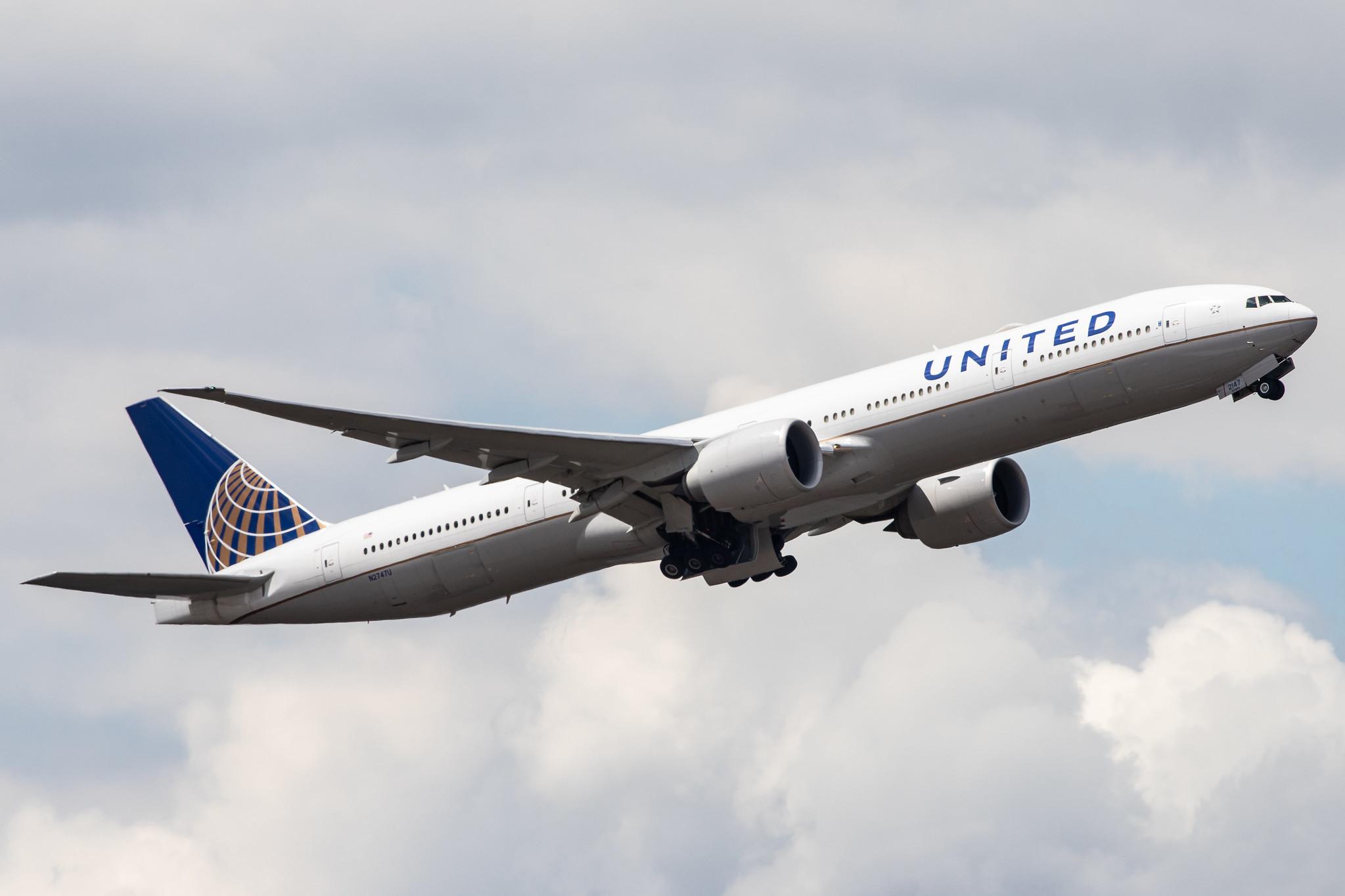 Frankfurt Airport: United Airlines (UA / UAL) |  Boeing 777-322(ER) B77W | N2747U | MSN 64991