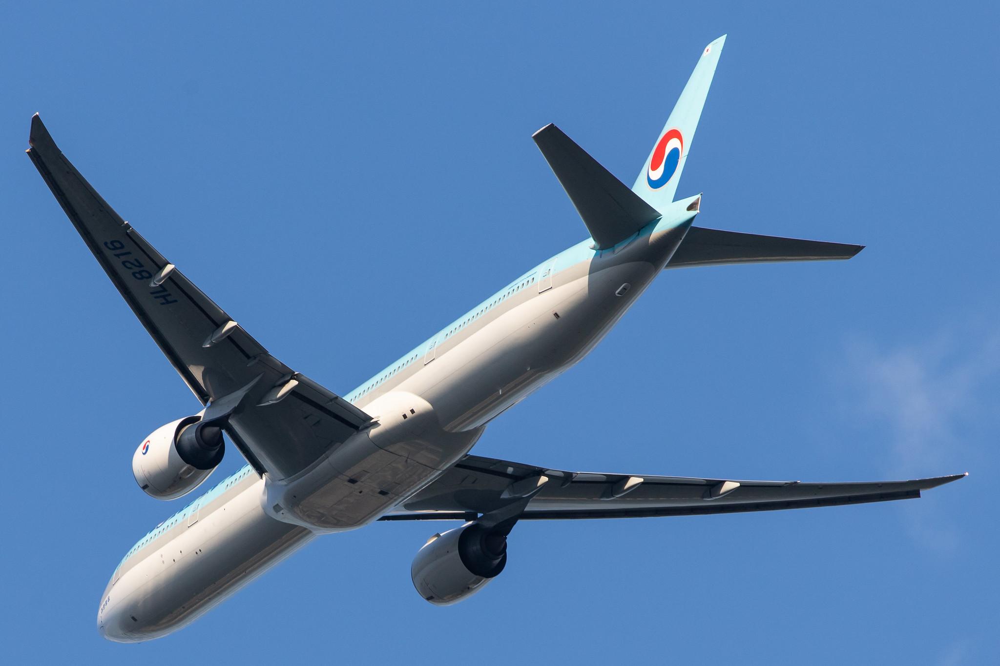 Frankfurt Airport: Korean Air (KE / KAL) |  Boeing 777-3B5(ER) B77W | HL8216 | MSN 37647