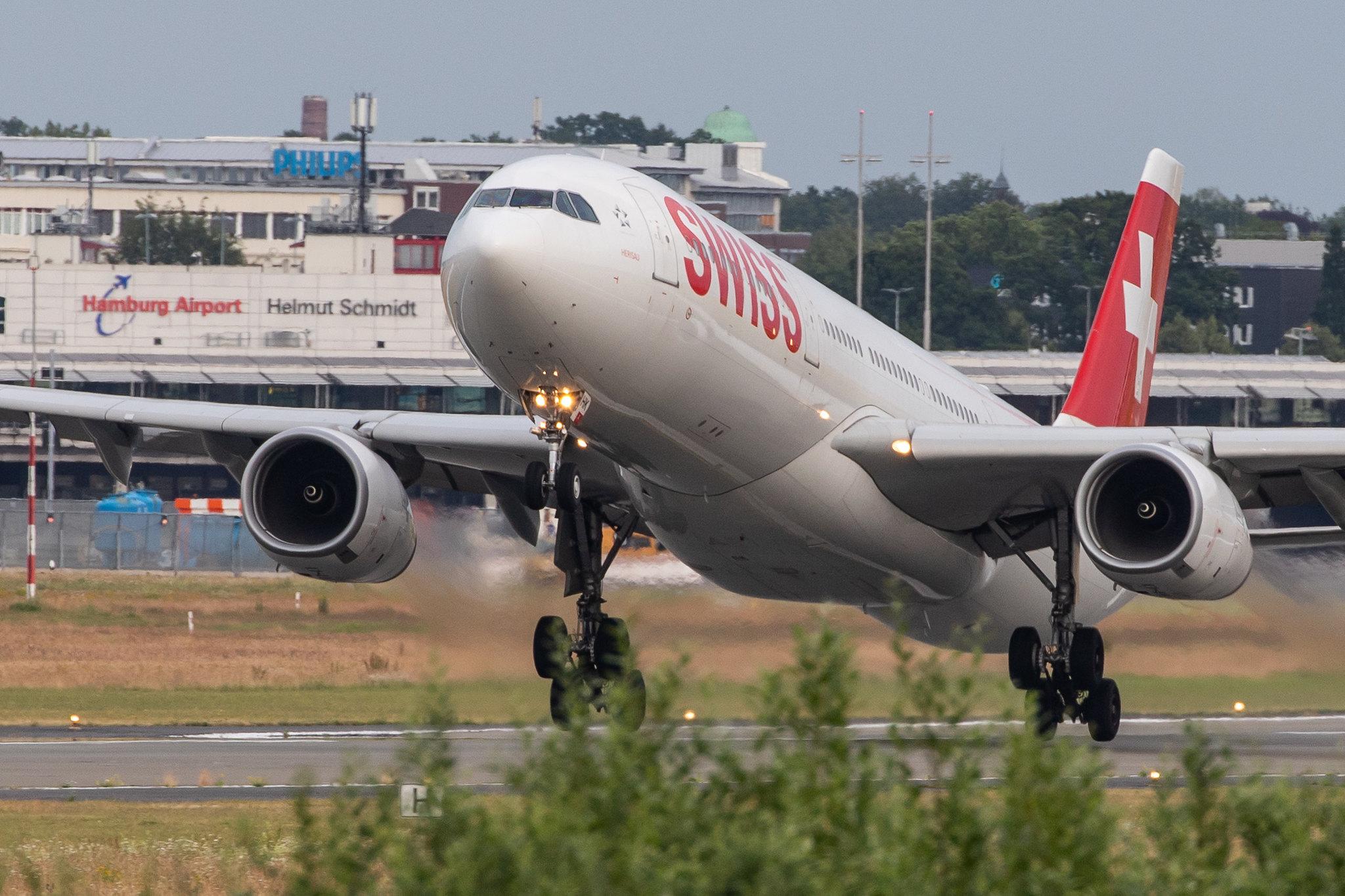 Hamburg Airport: Swiss (LX / SWR) |  Airbus A330-343 A333 | HB-JHK | MSN 1276