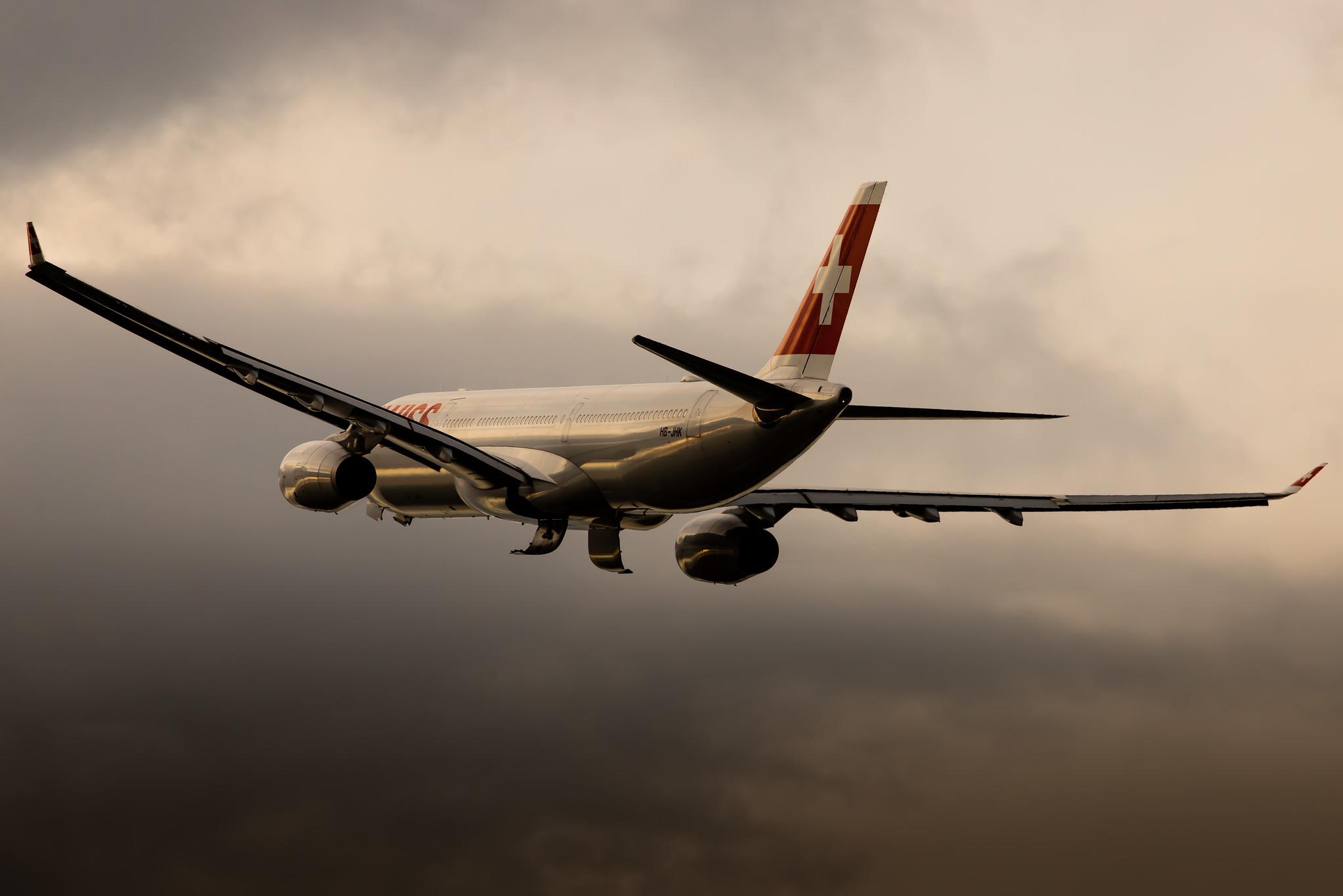 Hamburg Airport: Swiss (LX / SWR) |  Airbus A330-343 A333 | HB-JHK | MSN 1276