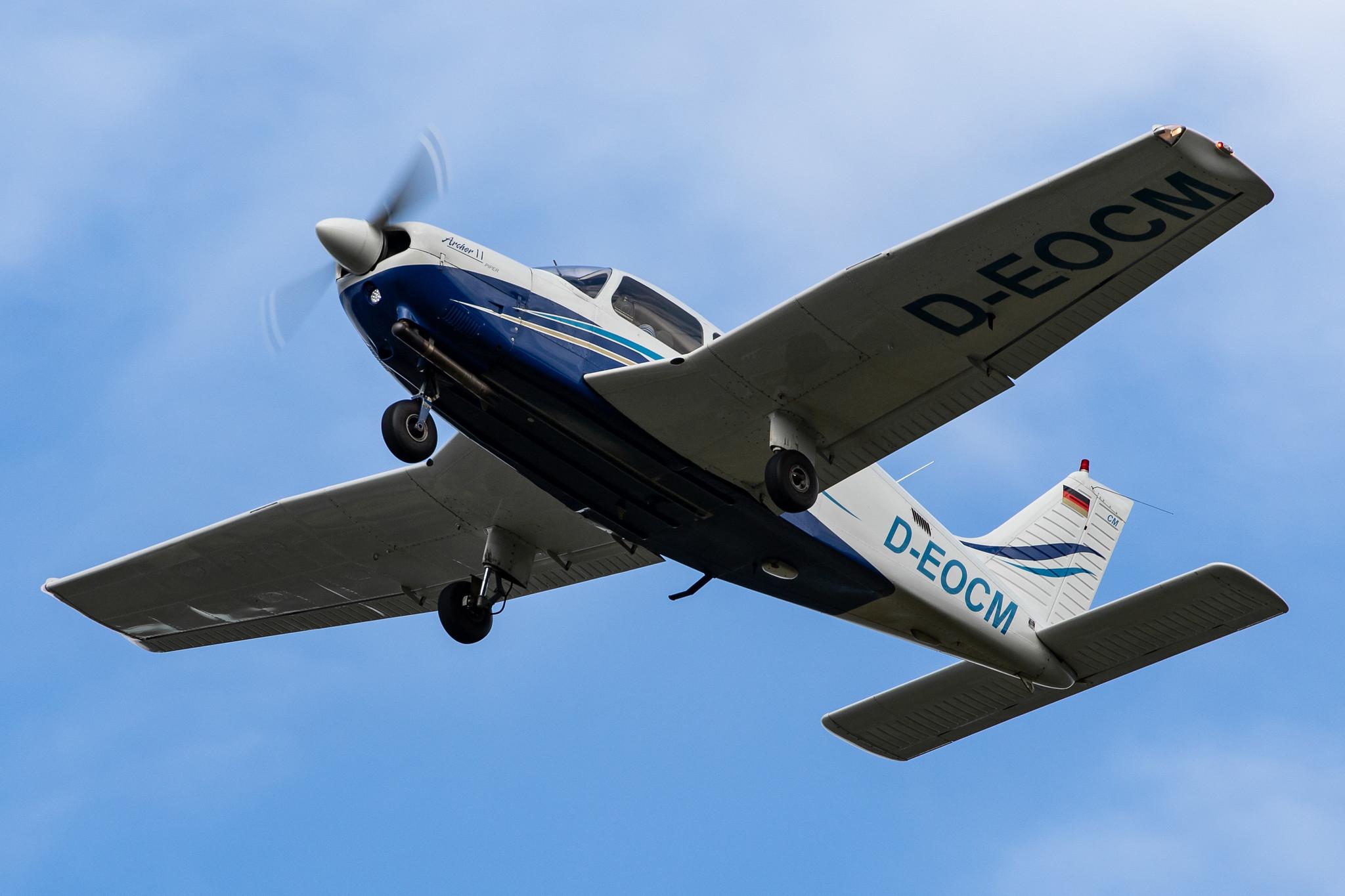 Hamburg Airport: Private owner |  Piper PA-28-181 Archer II P28A | D-EOCM | MSN 2890118