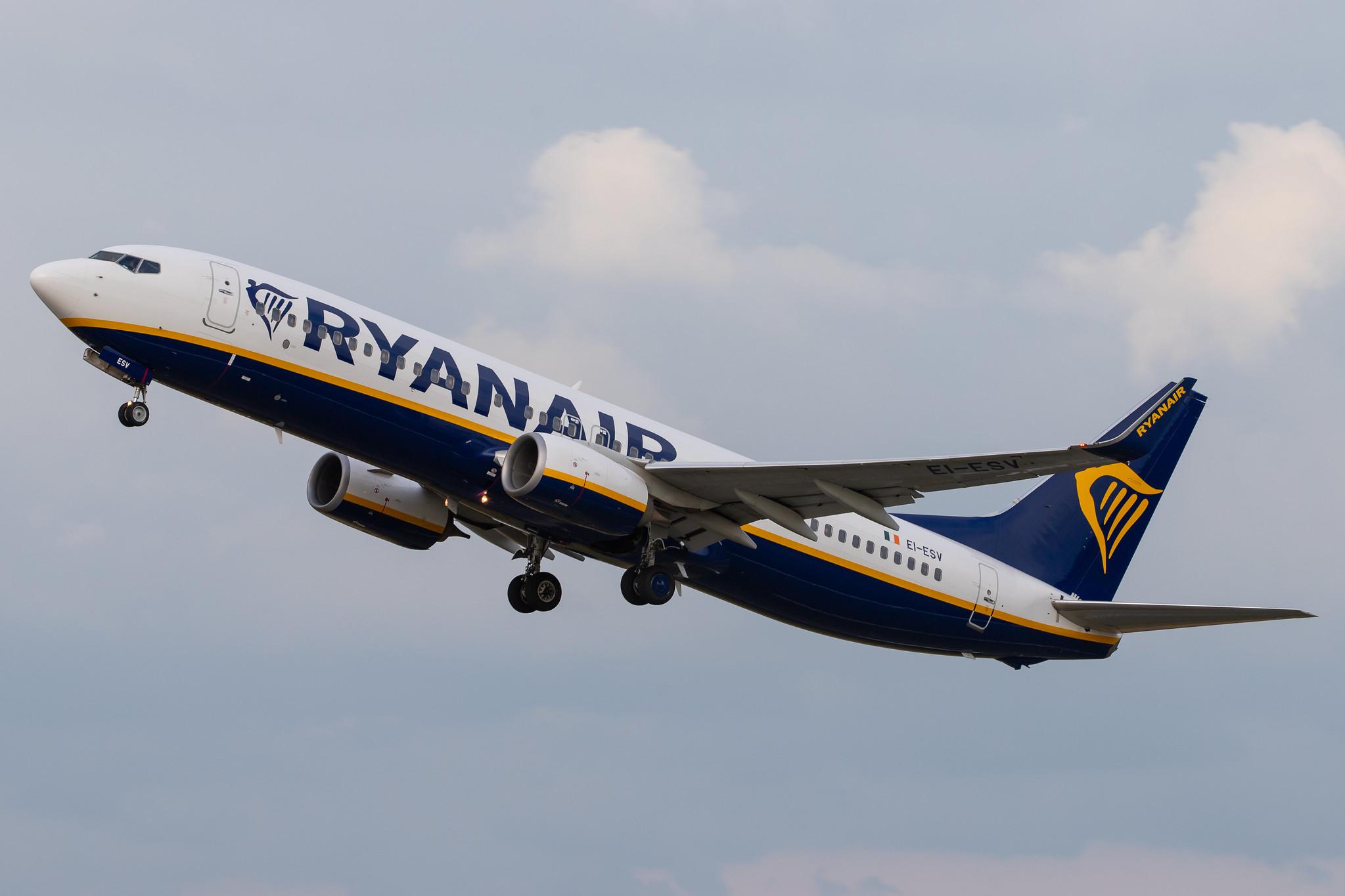 Hamburg Airport: Ryanair (FR / RYR) |  Boeing 737-8AS B738 | EI-ESV | MSN 34993