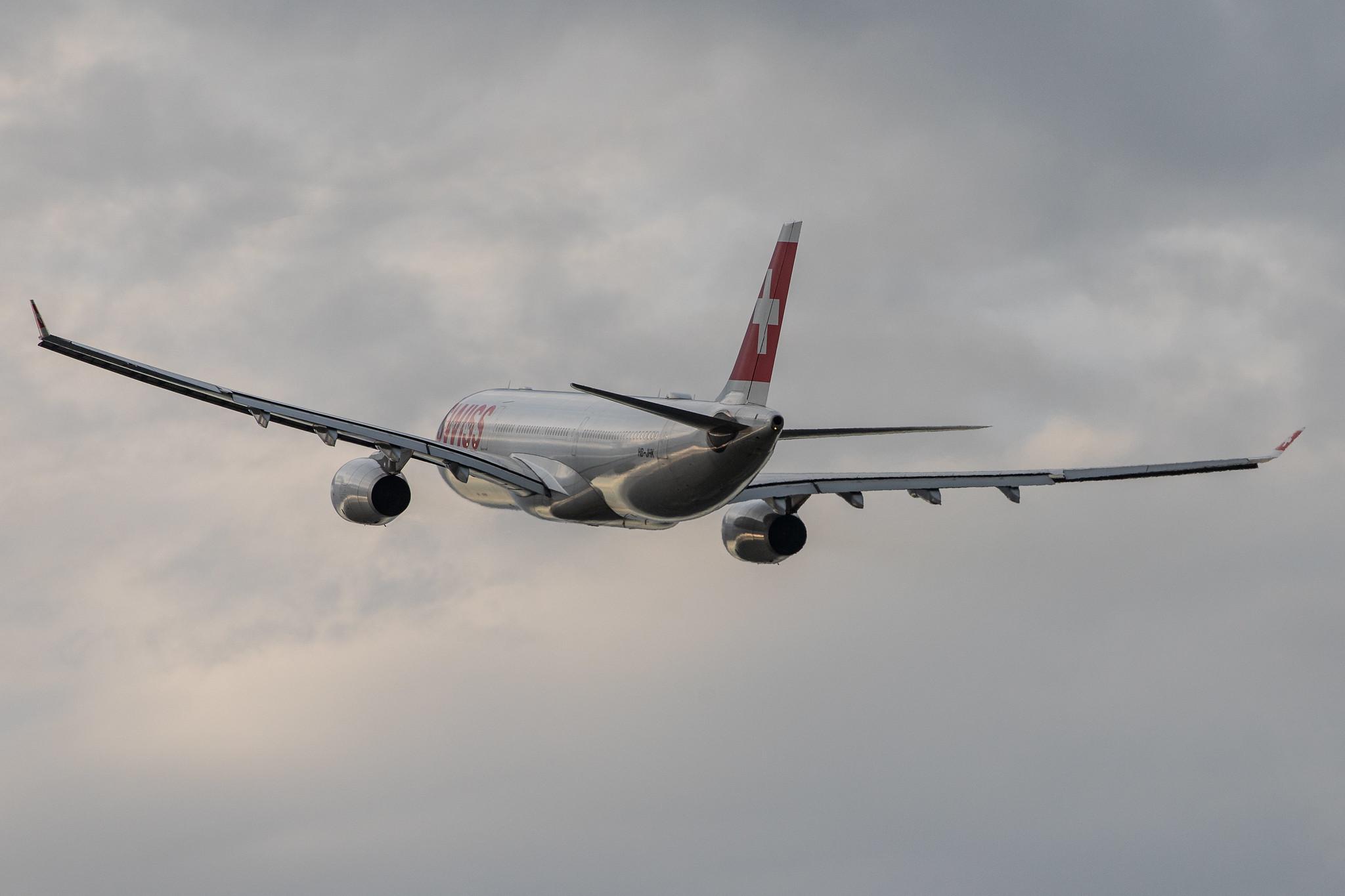 Hamburg Airport: Swiss (LX / SWR) |  Airbus A330-343 A333 | HB-JHK | MSN 1276