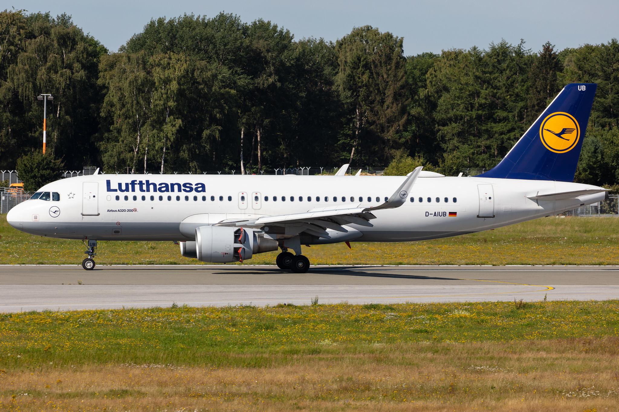 Hamburg Airport: Lufthansa (LH / DLH) |  Airbus A320-214 A320 | D-AIUB | MSN 5972