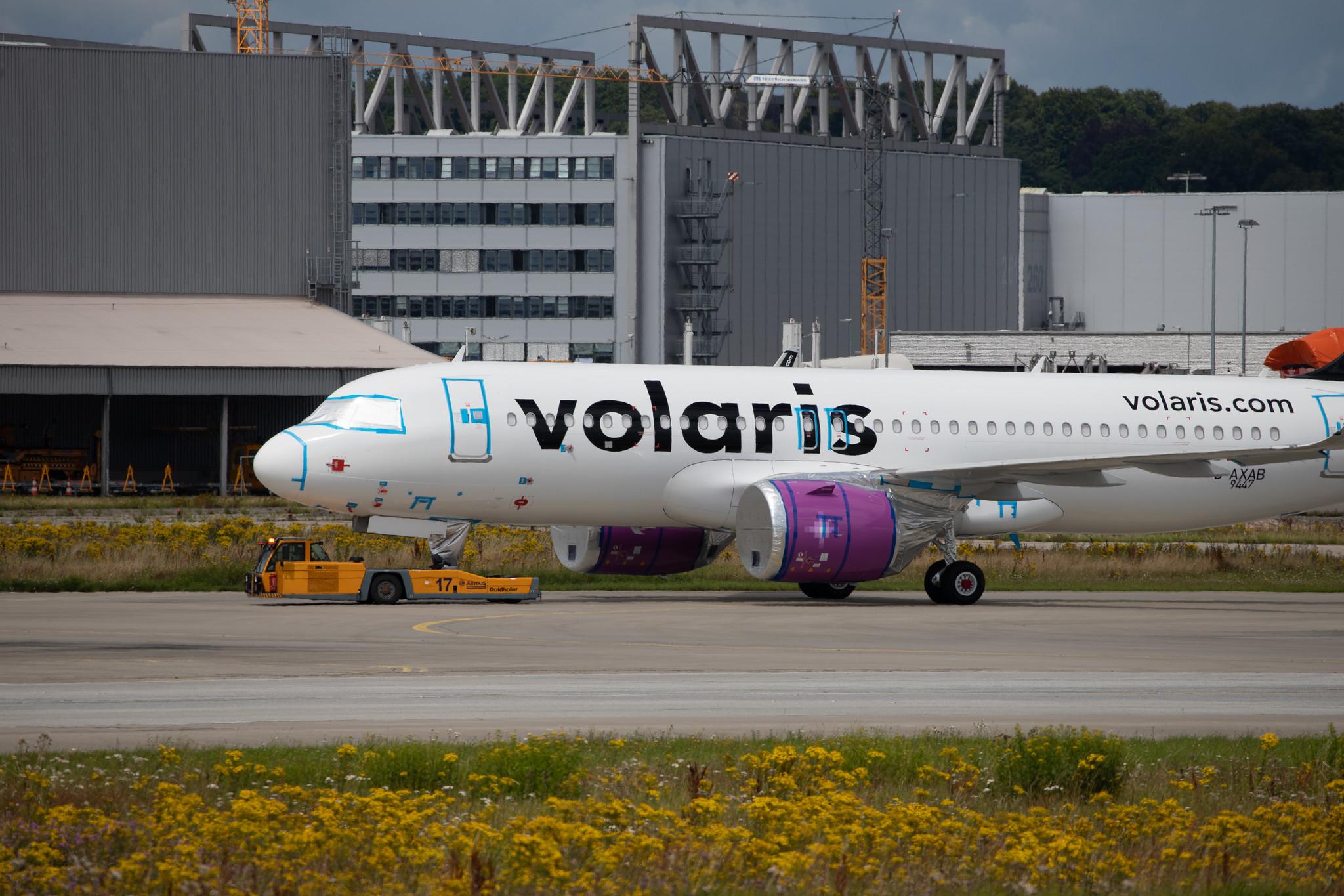 Hamburg Finkenwerder: Volaris (Y4 / VOI) |  Airbus A320-271N A20N | D-AXAB | MSN 9447