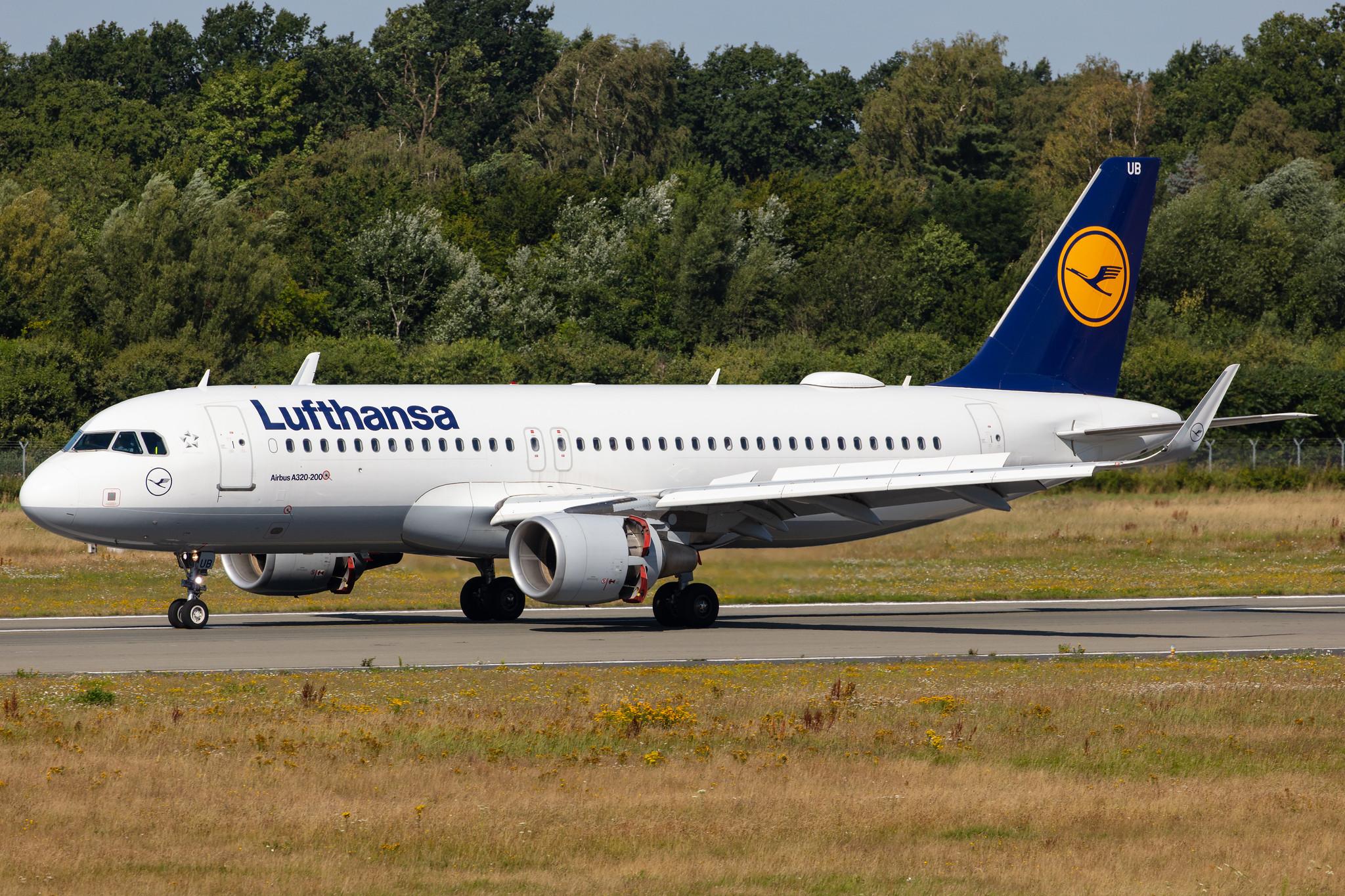 Hamburg Airport: Lufthansa (LH / DLH) |  Airbus A320-214 A320 | D-AIUB | MSN 5972