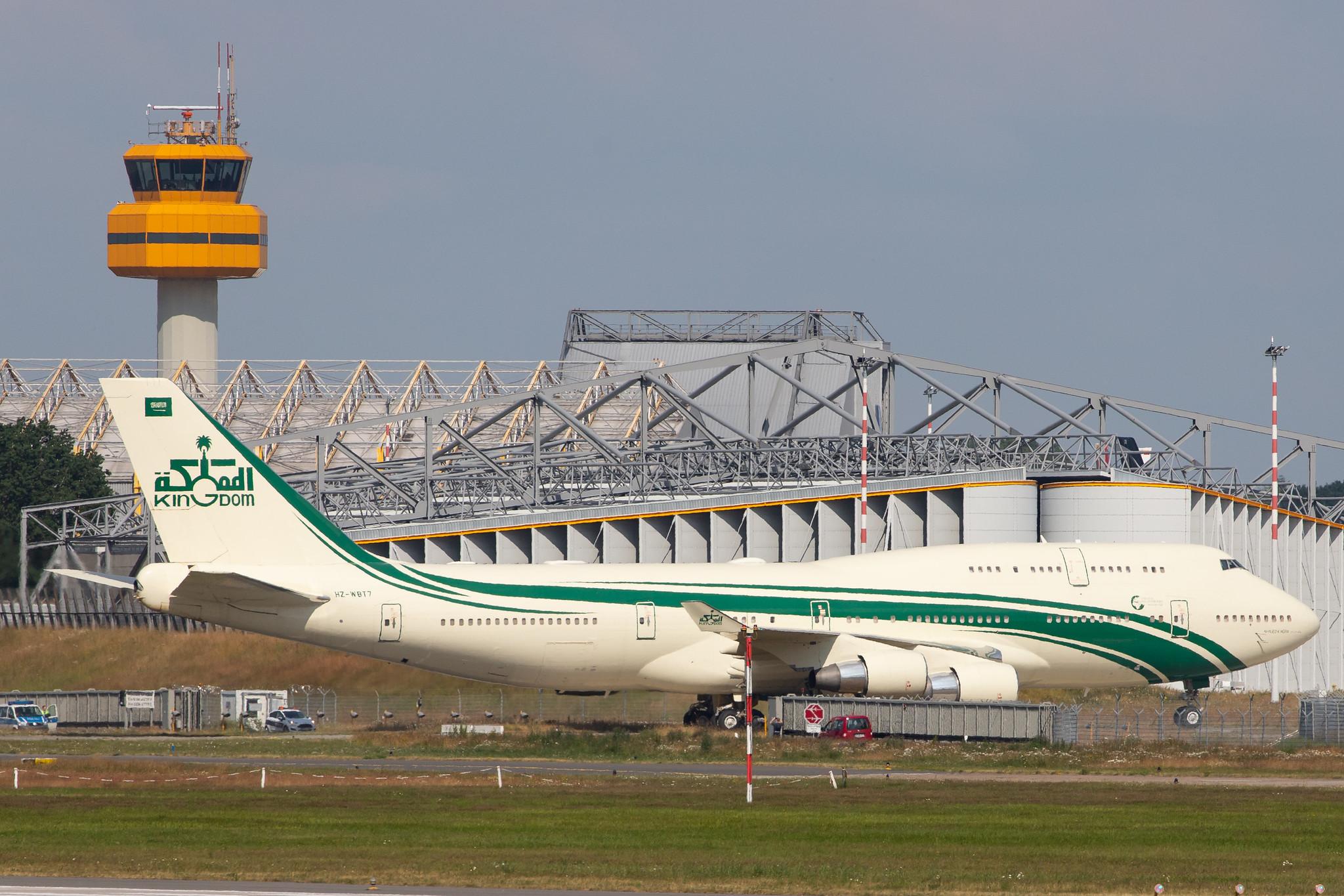 Hamburg Airport: Kingdom Holding |  Boeing 747-4J6 B744 | HZ-WBT7 | MSN 25880